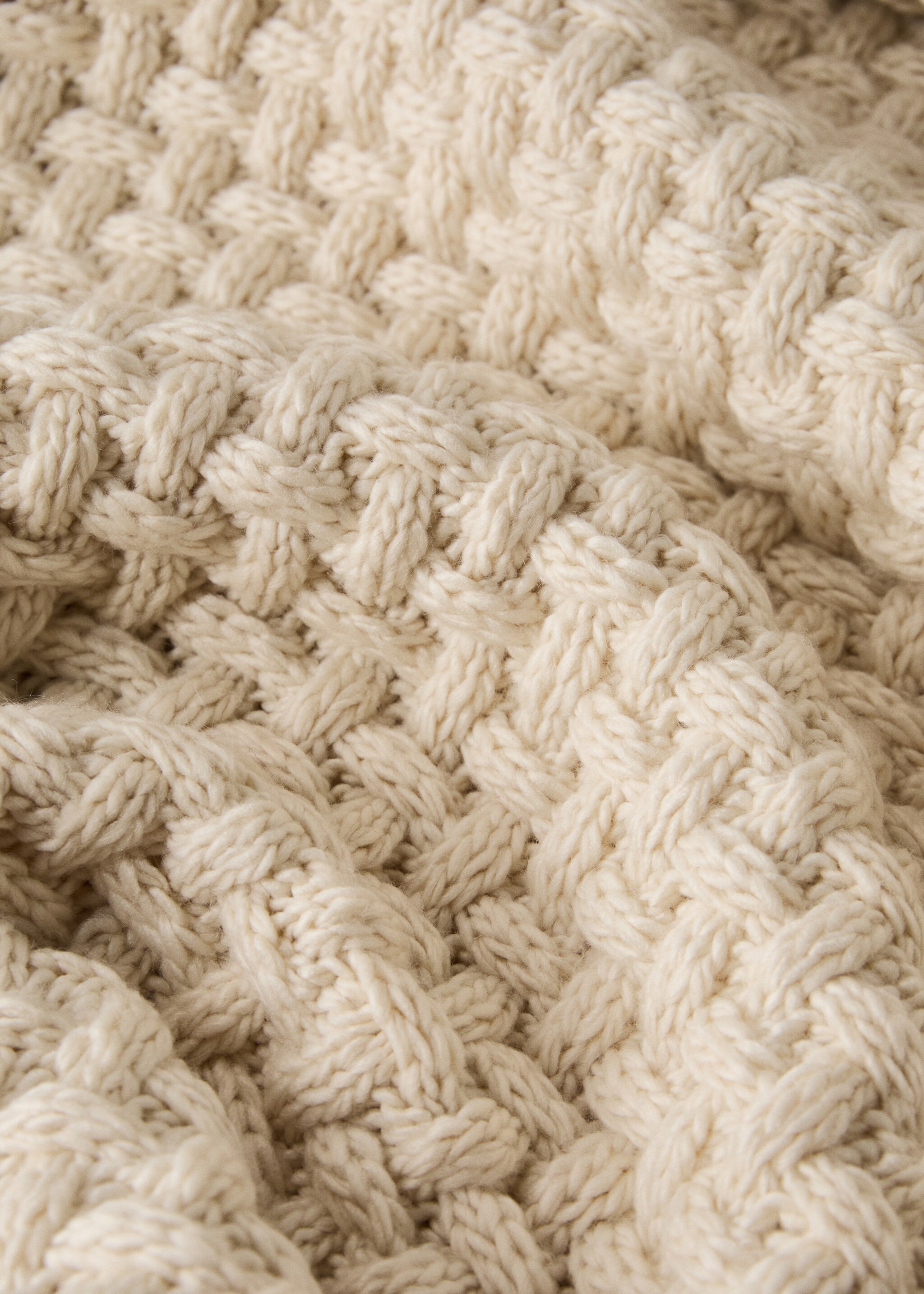 Knitted interwoven blanket - Details of the article 2, Brown. Ref: 17097899-00.