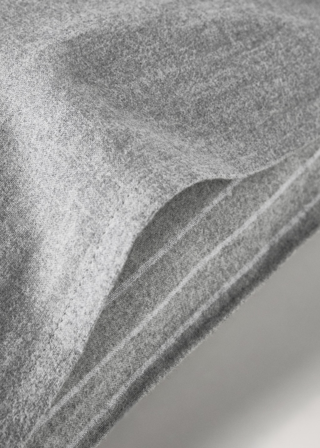 Reversible striped flannel cotton pillowcase for cot