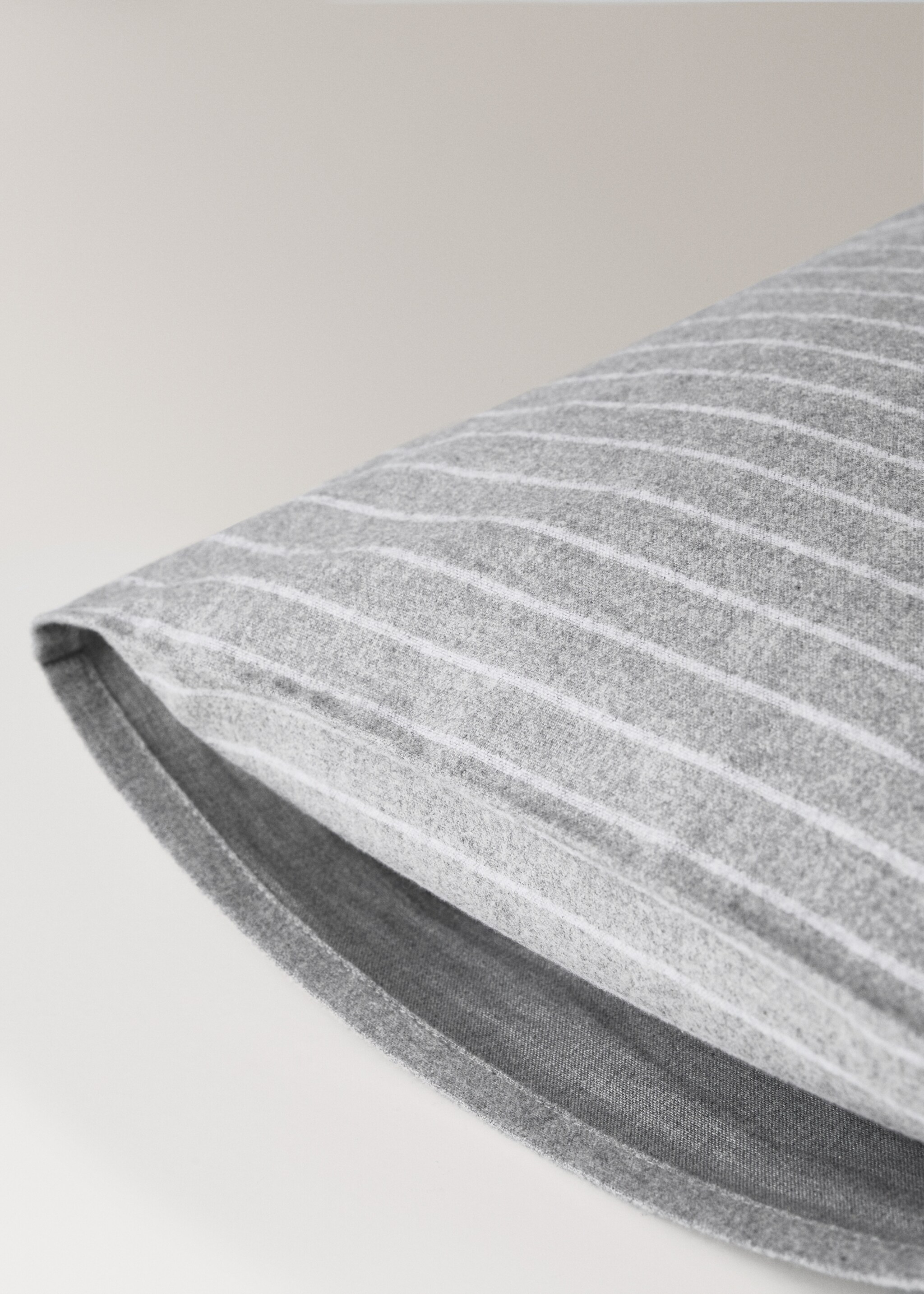Reversible striped flannel cotton pillowcase for cot - Details of the article 2, Grey. Ref: 17097902-00.