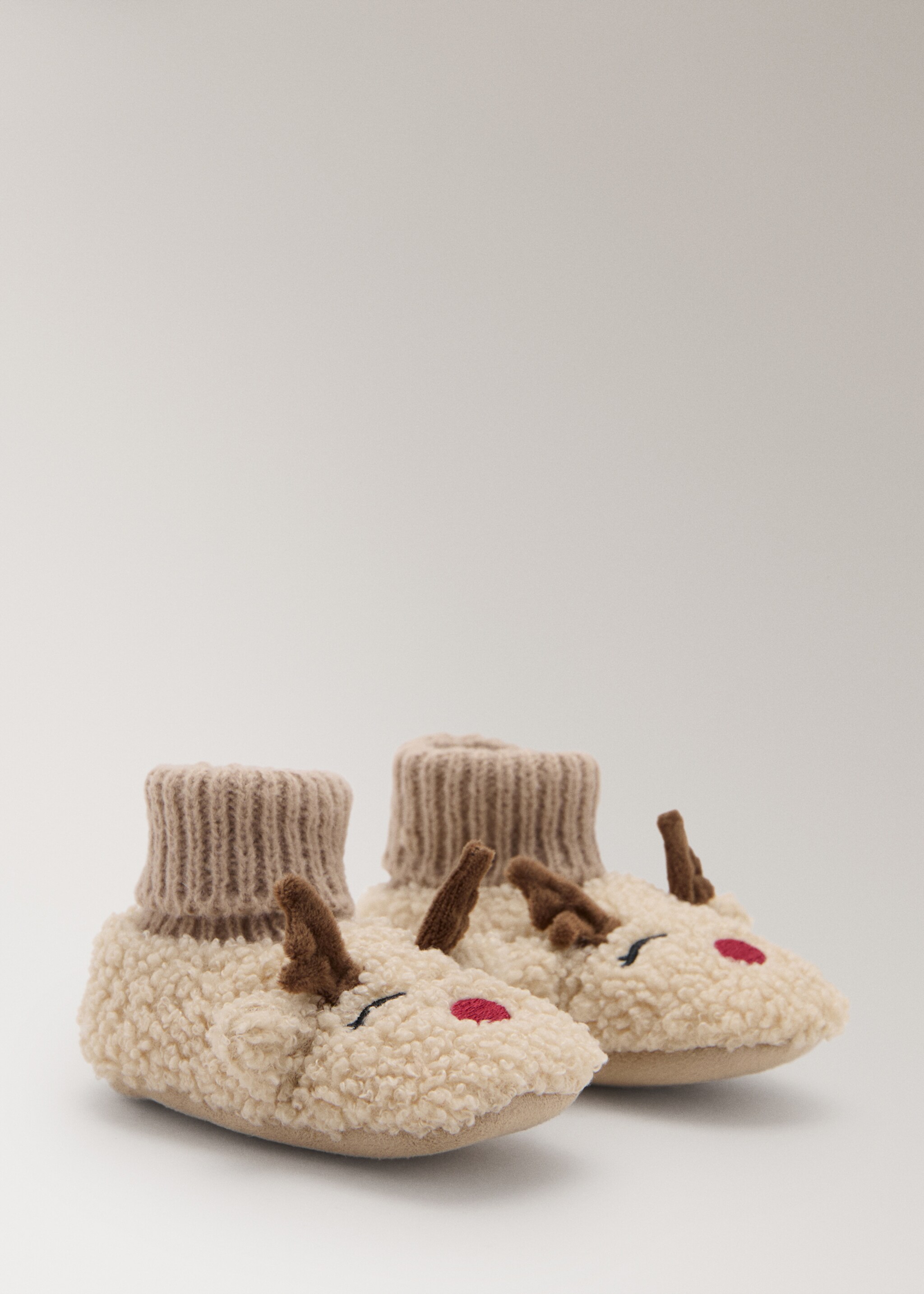Reindeer lambskin booties - Details of the article 1, Sand. Ref: 17097903-00.