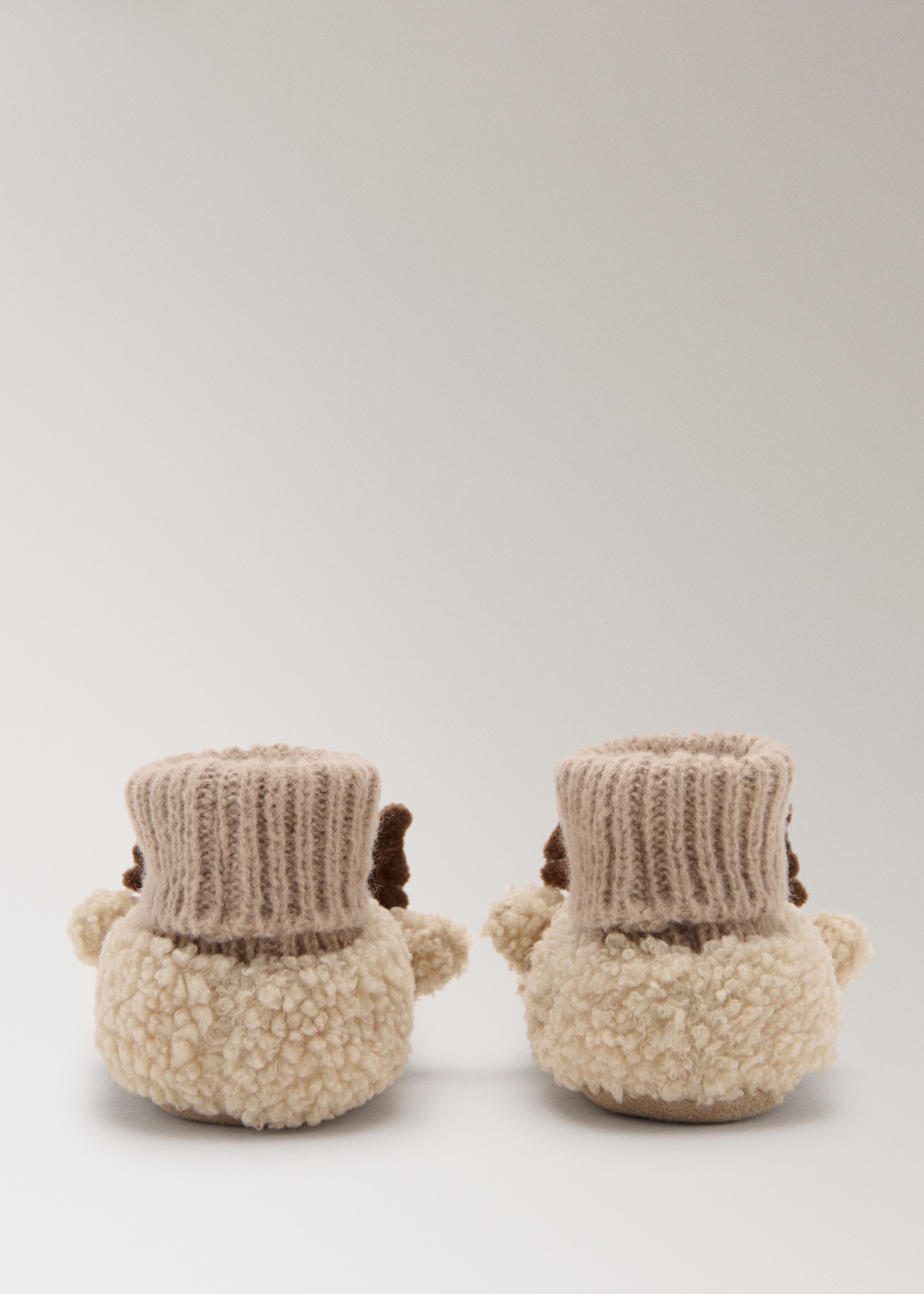 Reindeer lambskin booties - Details of the article 2, Sand. Ref: 17097903-00.
