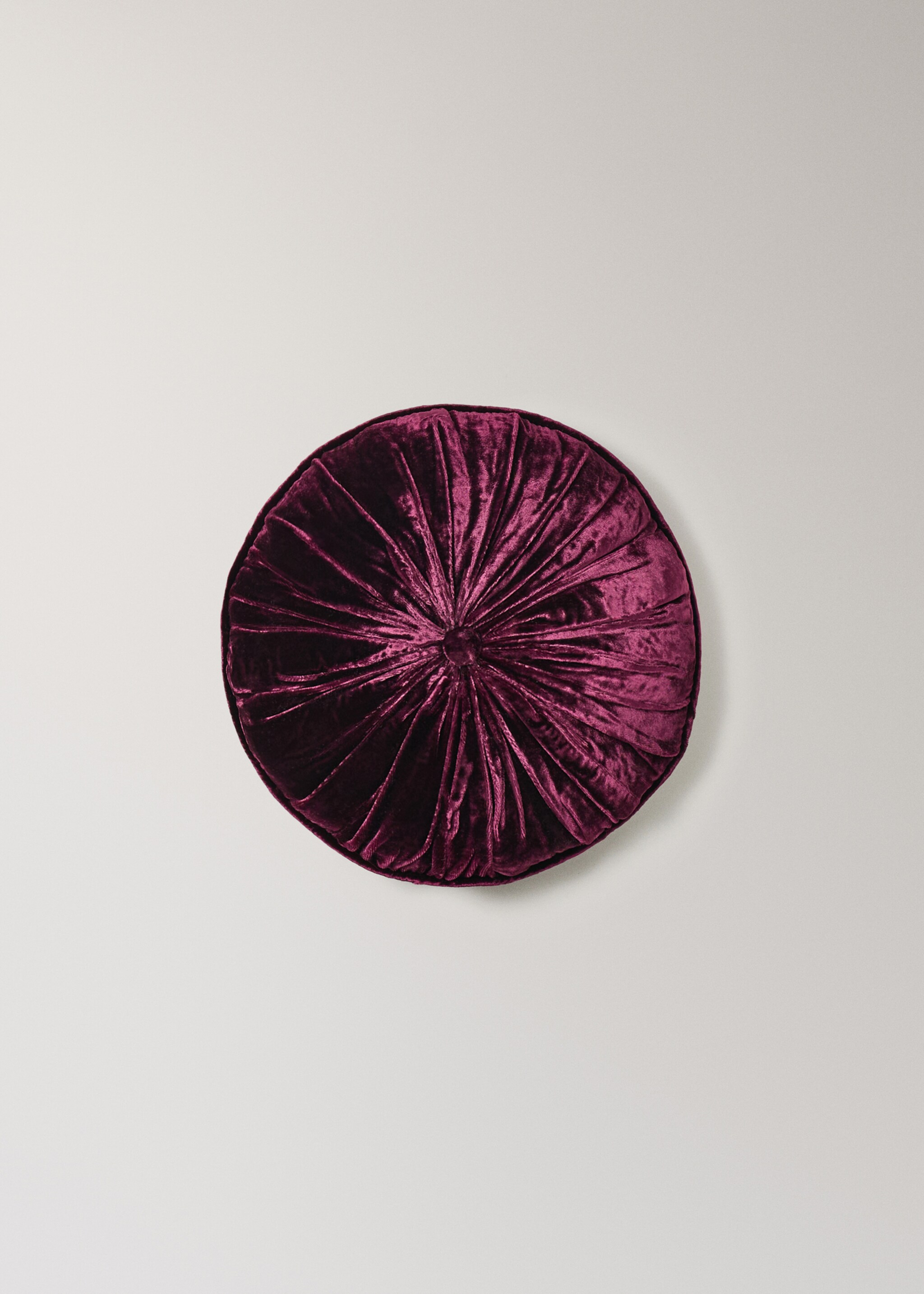 Round velvet silk cushion - Article without model, Red. Ref: 17097904-00.