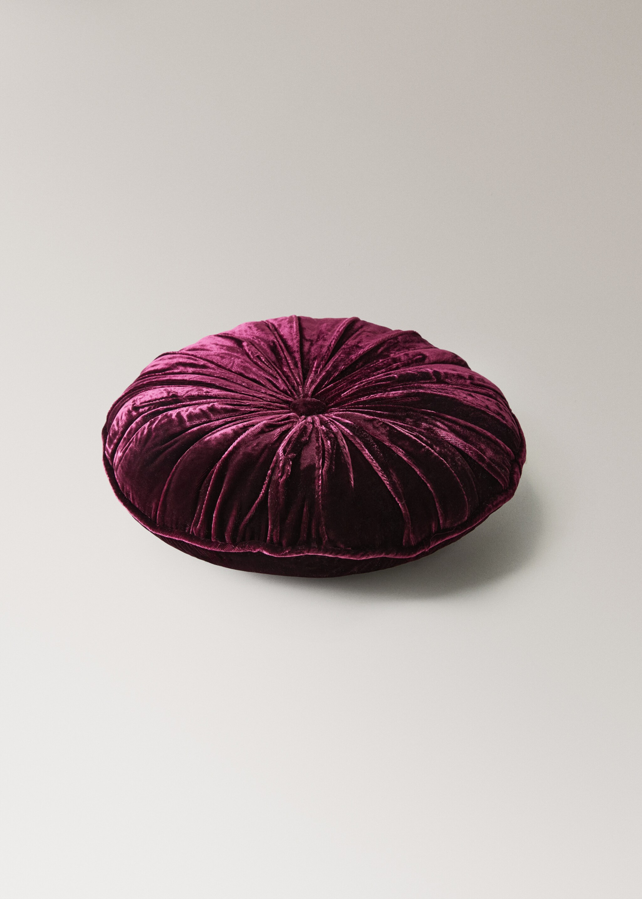 Round velvet silk cushion - Details of the article 1, Red. Ref: 17097904-00.