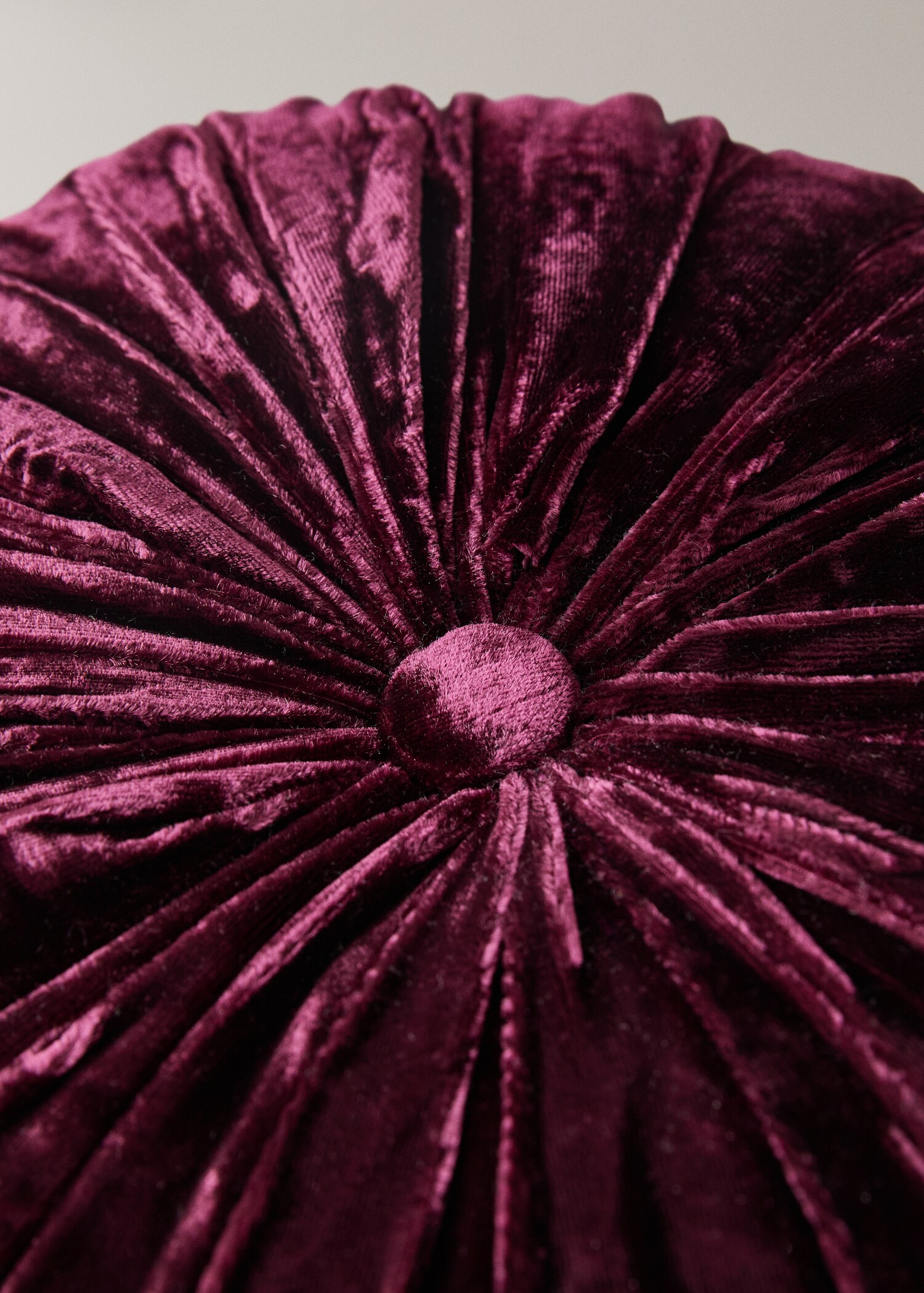 Round silk velvet cushion - Details of the article 2