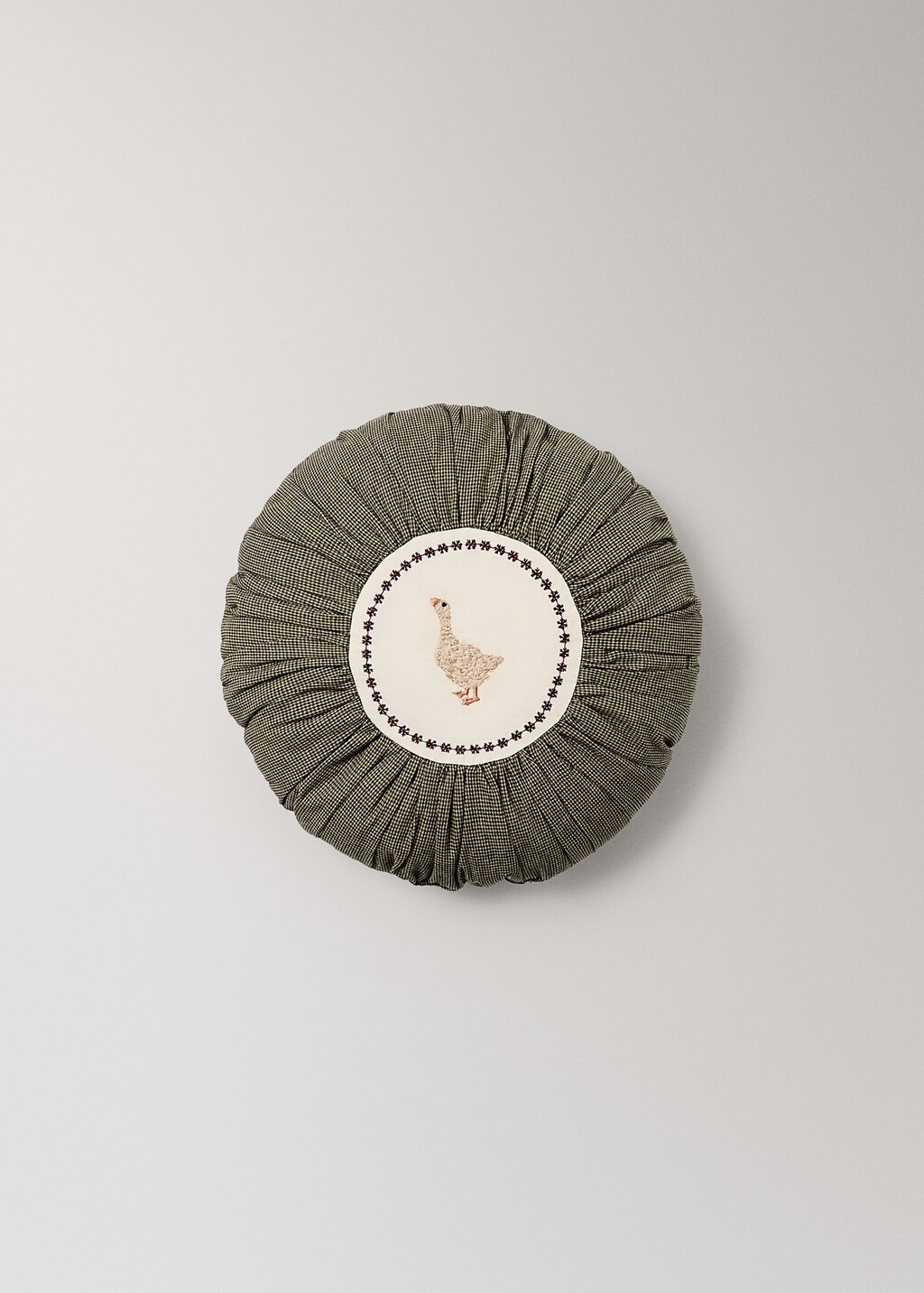 Children's round cotton cushion with embroidery detail Diameter: 26cm