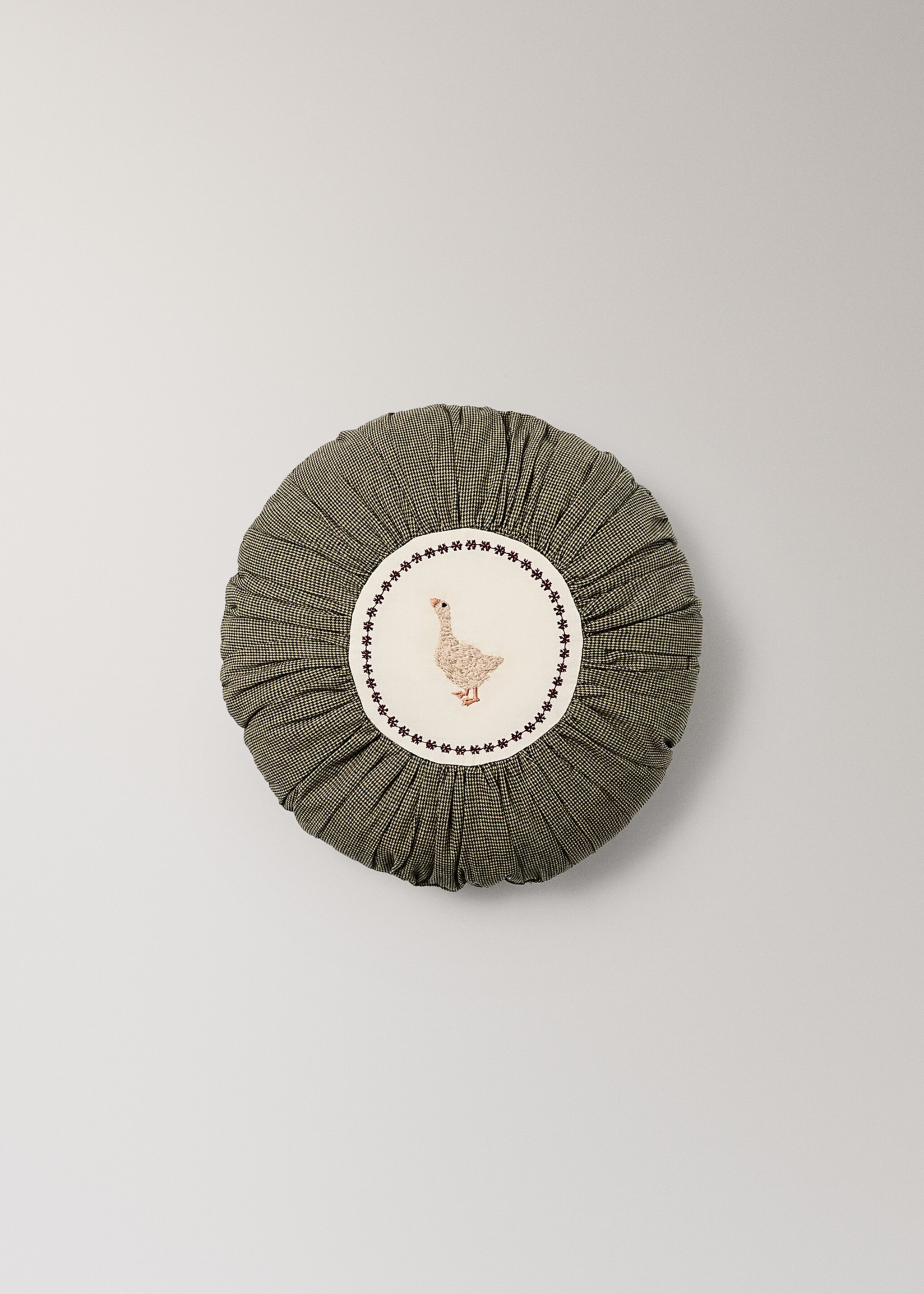 Round children's cushion, cotton, embroidered detail - Article without model, Chocolate. Ref: 17097905-00.