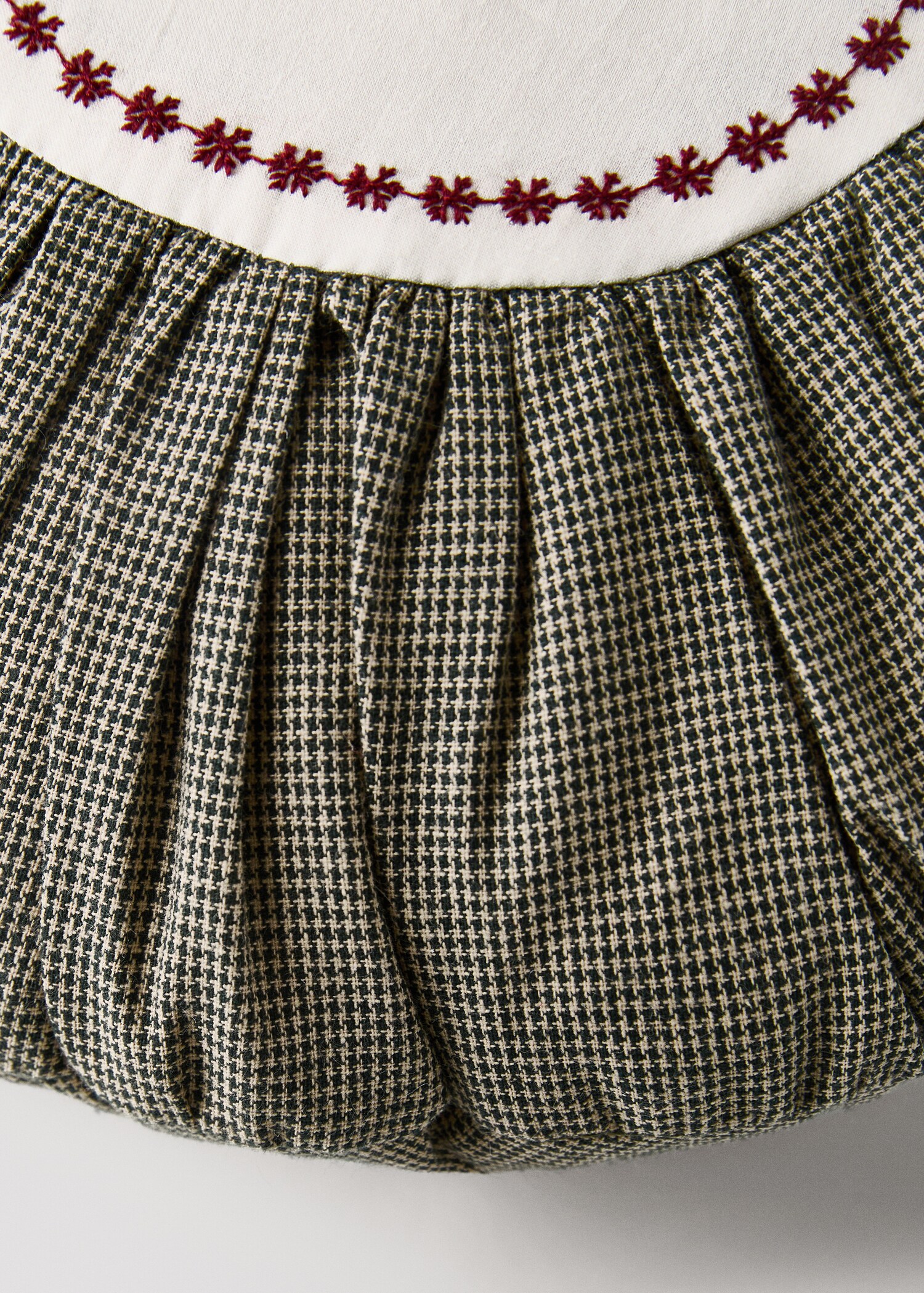 Çocuk odası için yuvarlak pamuklu minder, işlemeli detaylı - Ürün detayı 3