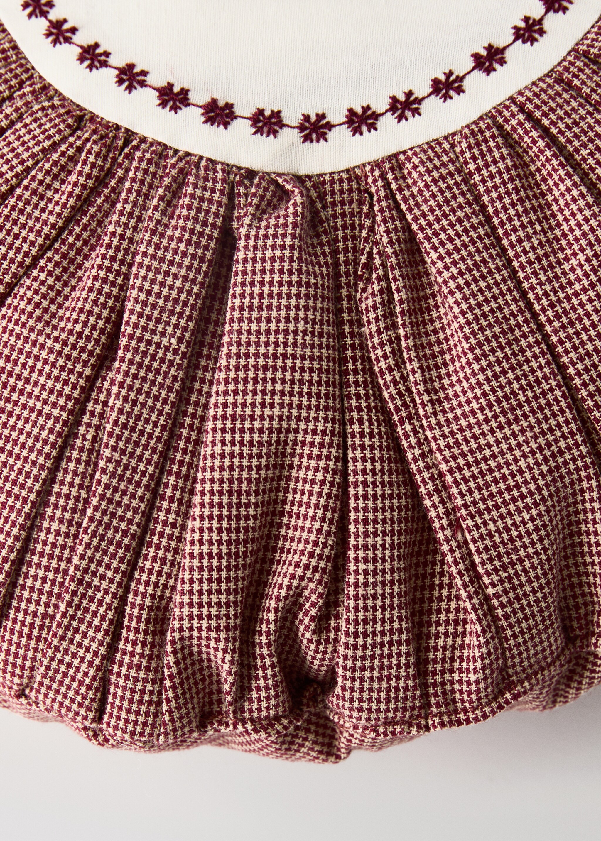 Дитяча кругла подушка з бавовни з вишитими деталями - Детальніше про товар 3, Червоний. Ref: 17097905-00.