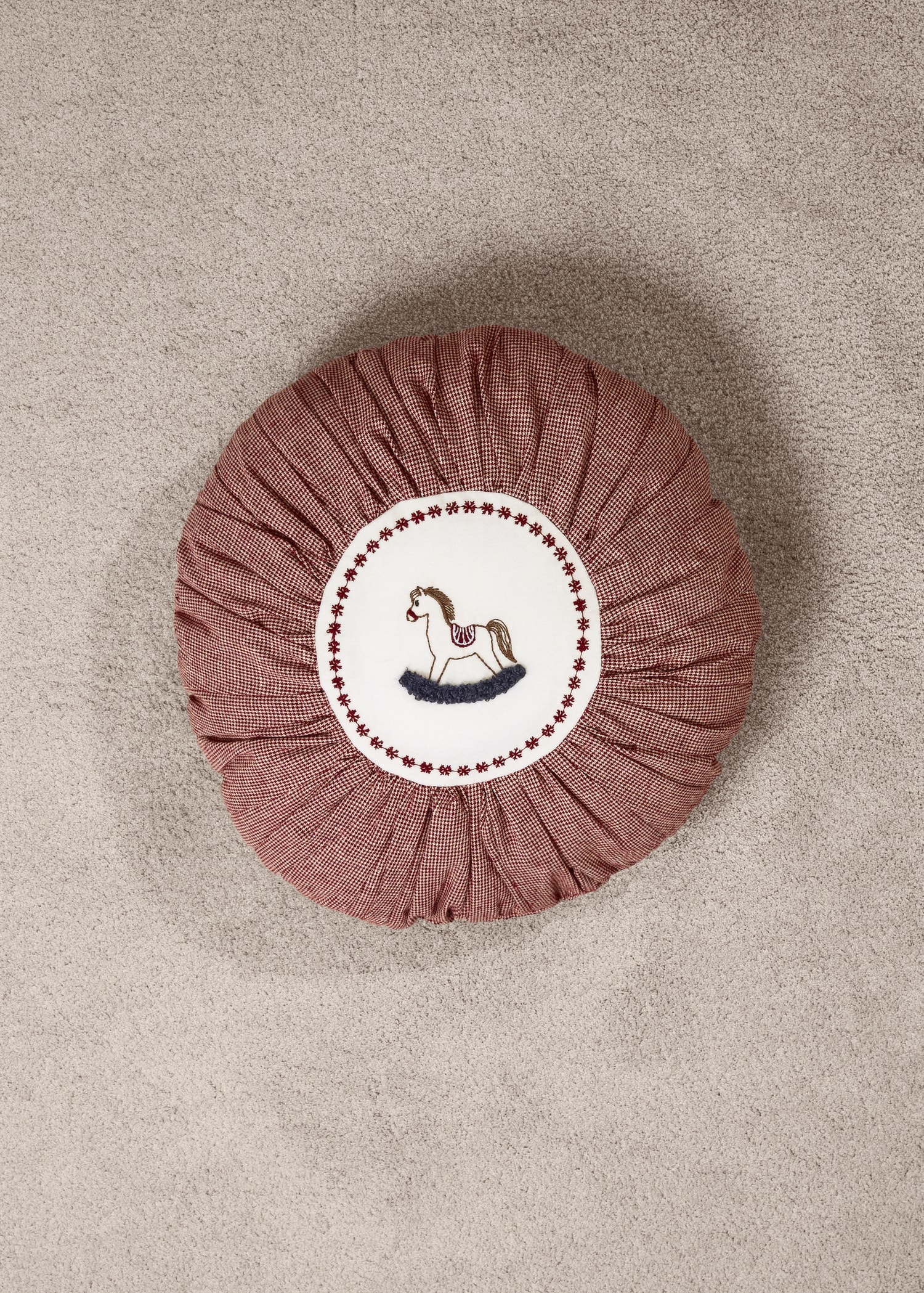 Round children's cushion, cotton, embroidered detail - Details of the article 9