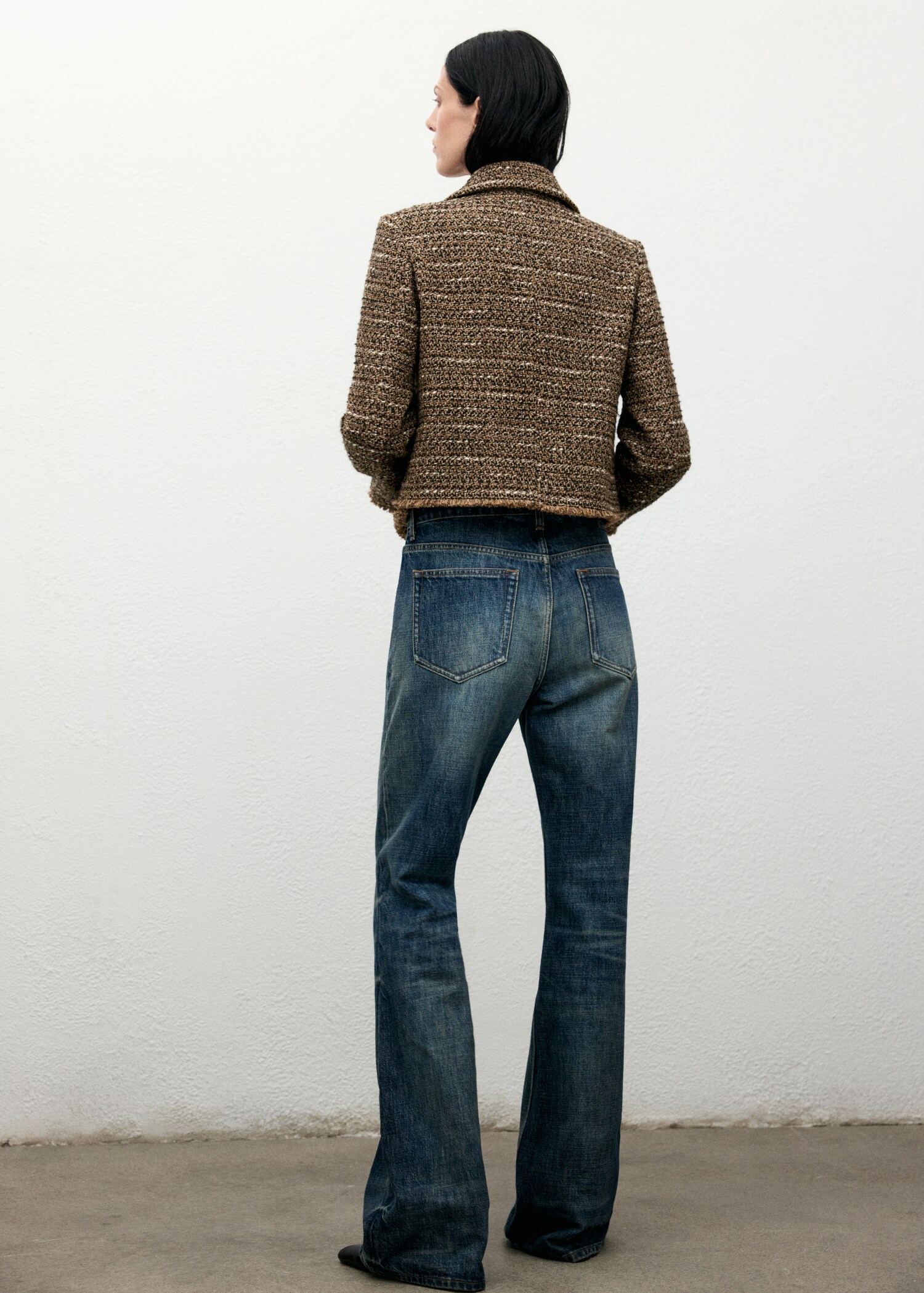Tweed jacket with fur collar - Reverse of the article