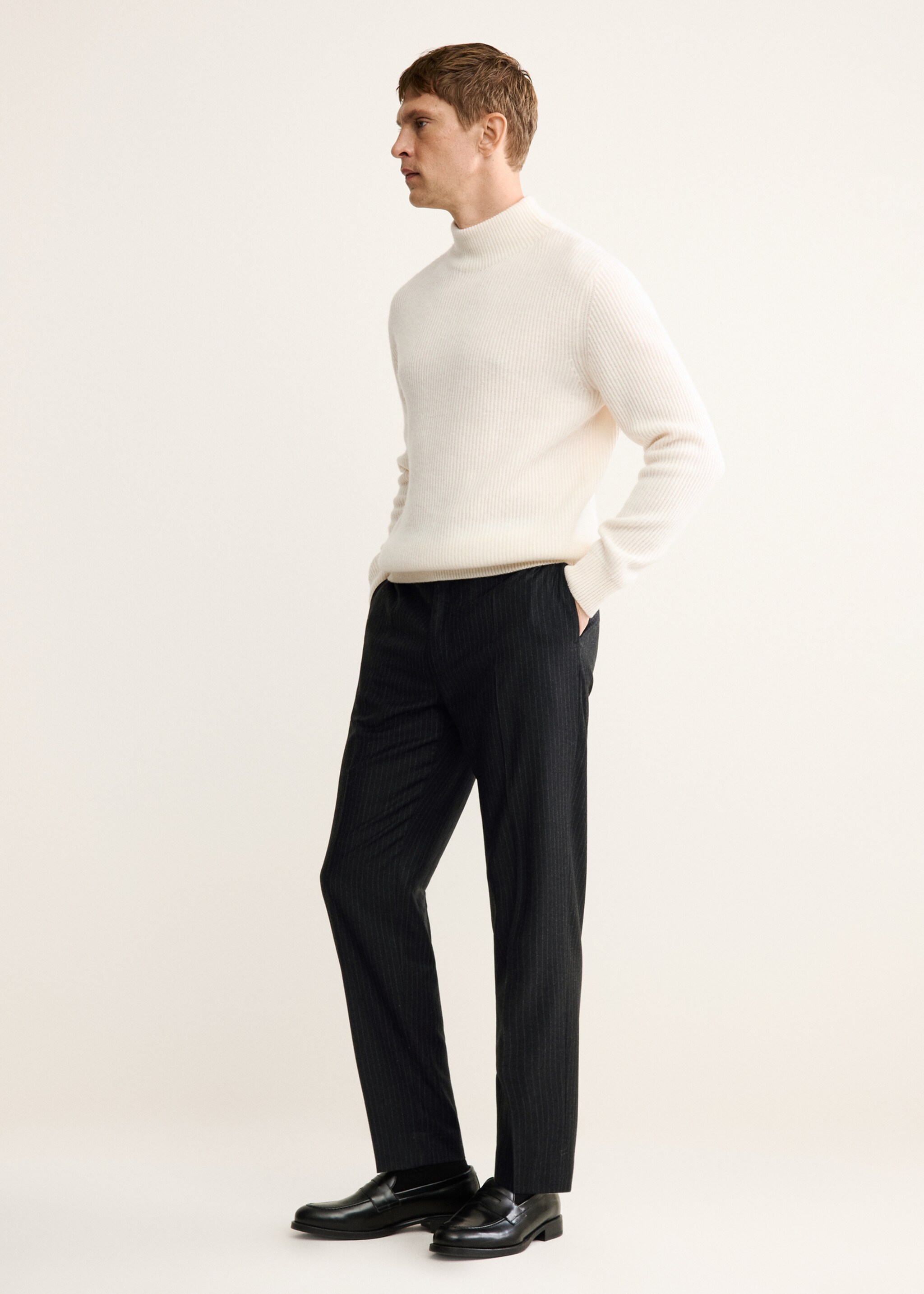 Pantalón 100% lana virgen regular fit rayas - Detalle del artículo 2, Gris oscuro vigoré. Ref: 17098265-00.