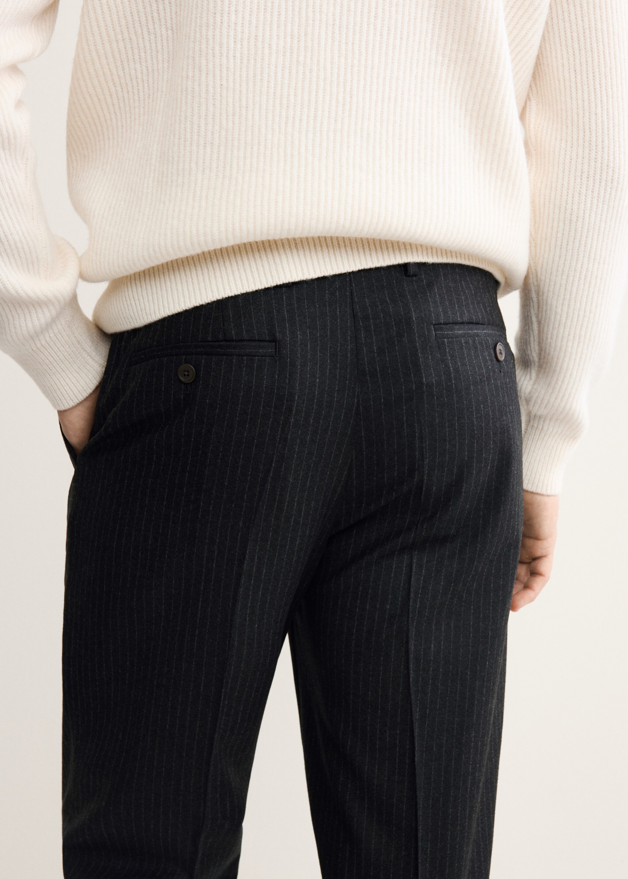 Pantalón 100% lana virgen regular fit rayas - Detalle del artículo 6, Gris oscuro vigoré. Ref: 17098265-00.