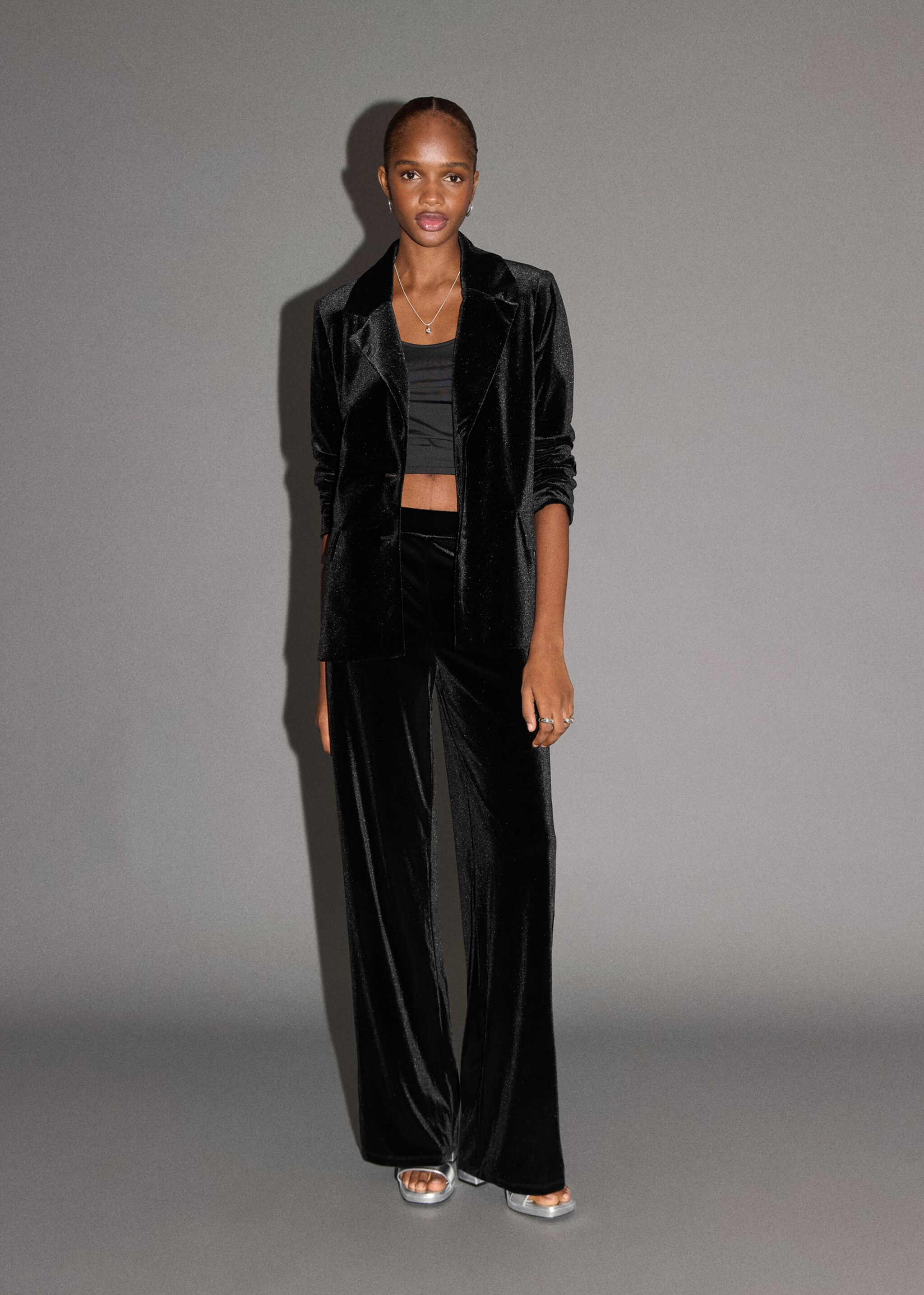 Velvet jacket - Details of the article 2, Black. Ref: 17098272-00.