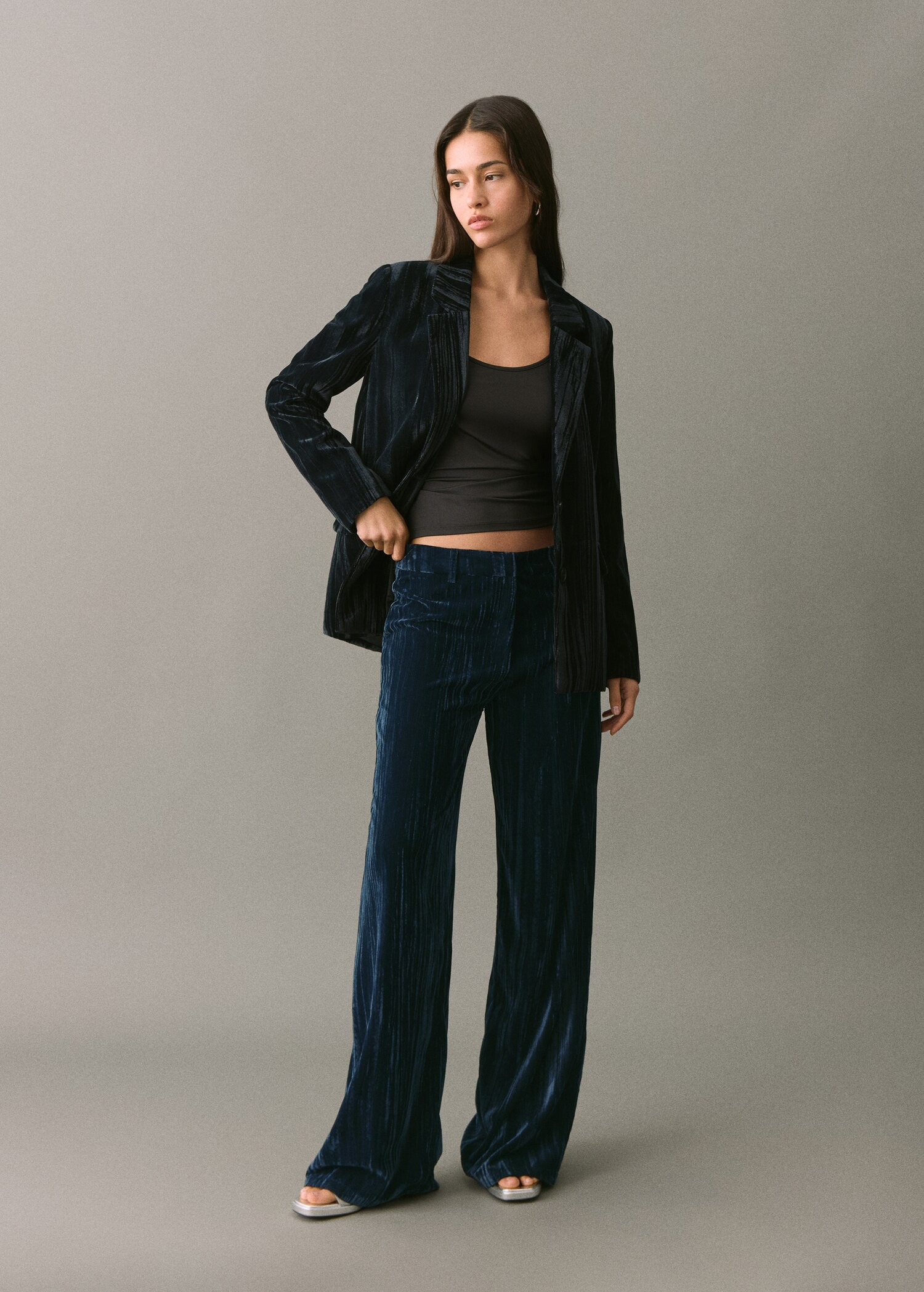 Straight velvet trousers - Details of the article 2