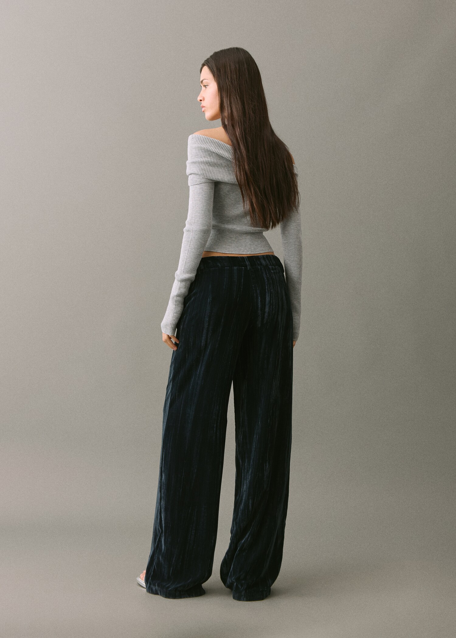 Straight velvet trousers - Reverse of the article