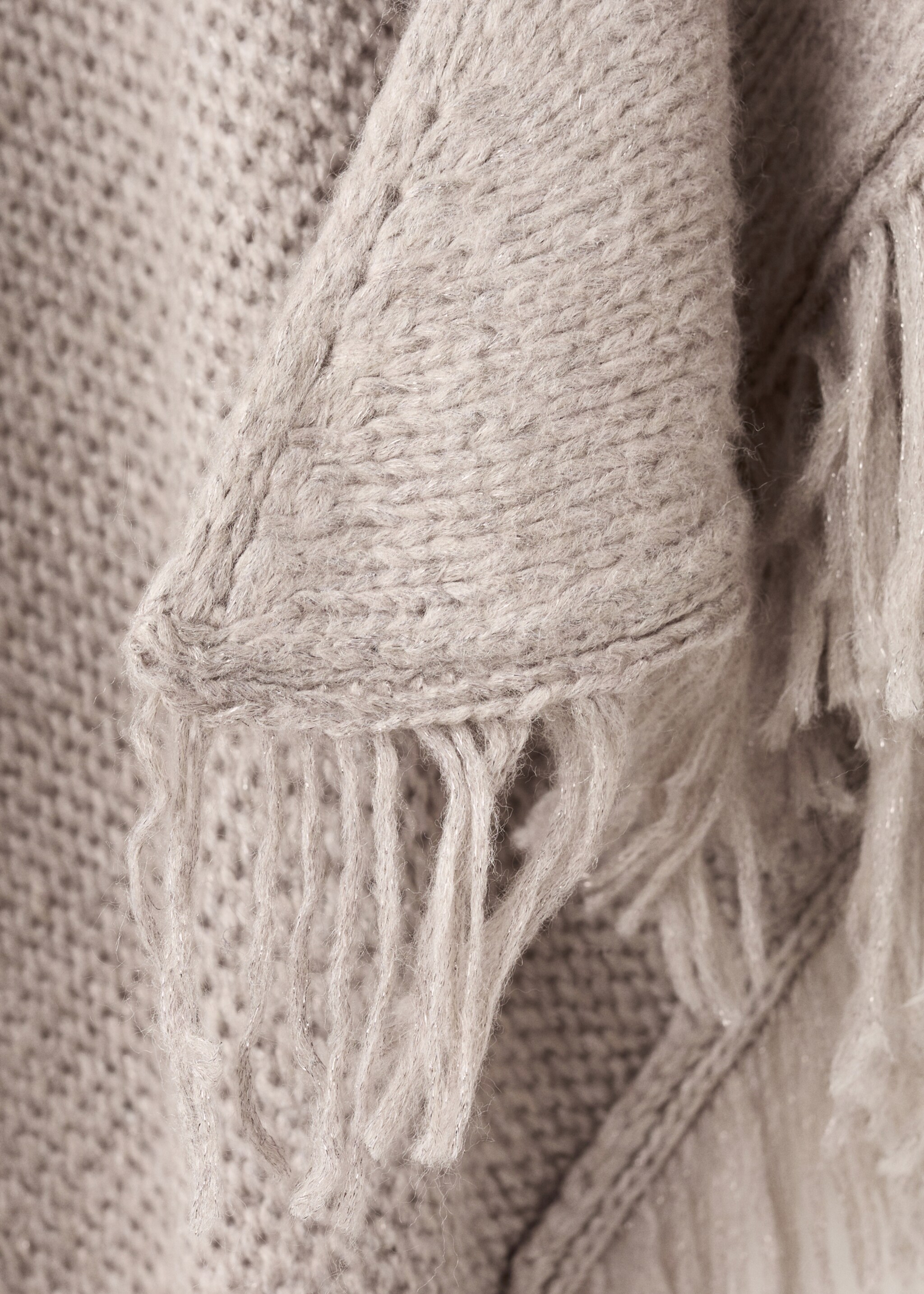 Poncho en maille à franges - Détail de l'article 8, Gris clair/pastel. Ref: 17098276-00.