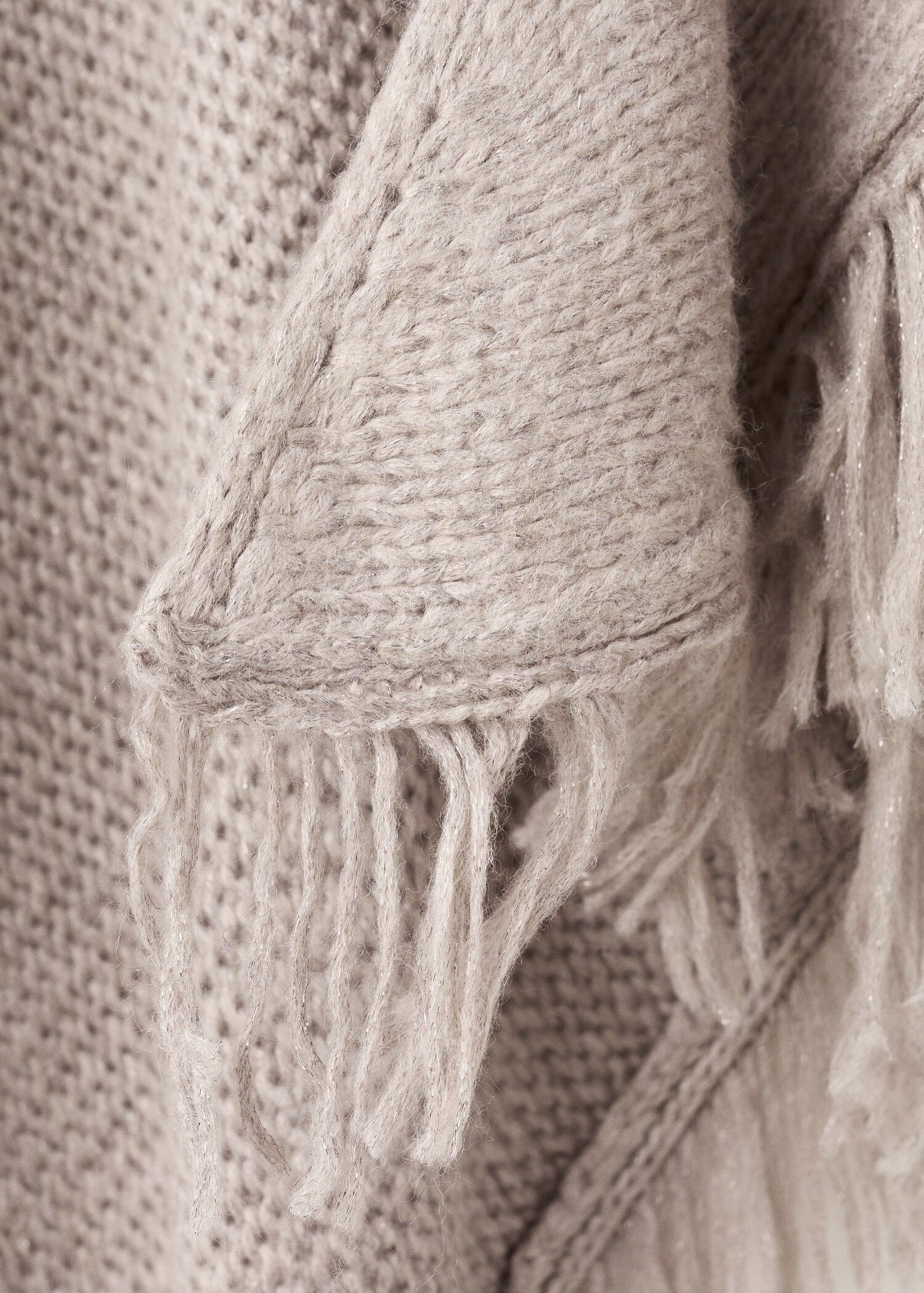 Knitted poncho with tassels - Details of the article 8