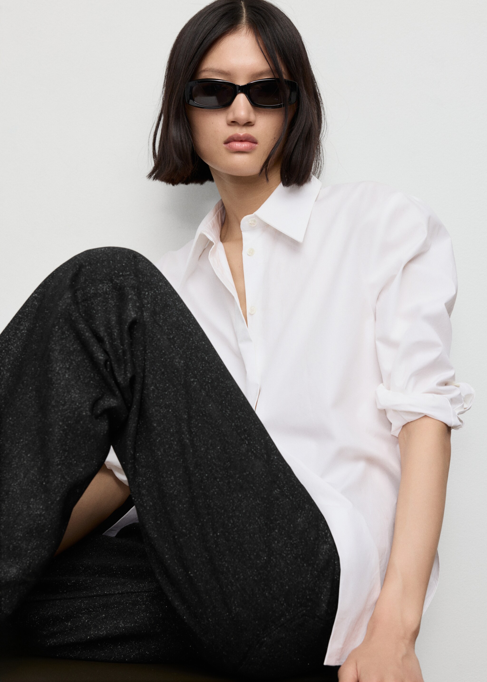 Shiny straight-leg jeans - Details of the article 2, Black. Ref: 17098291-00.