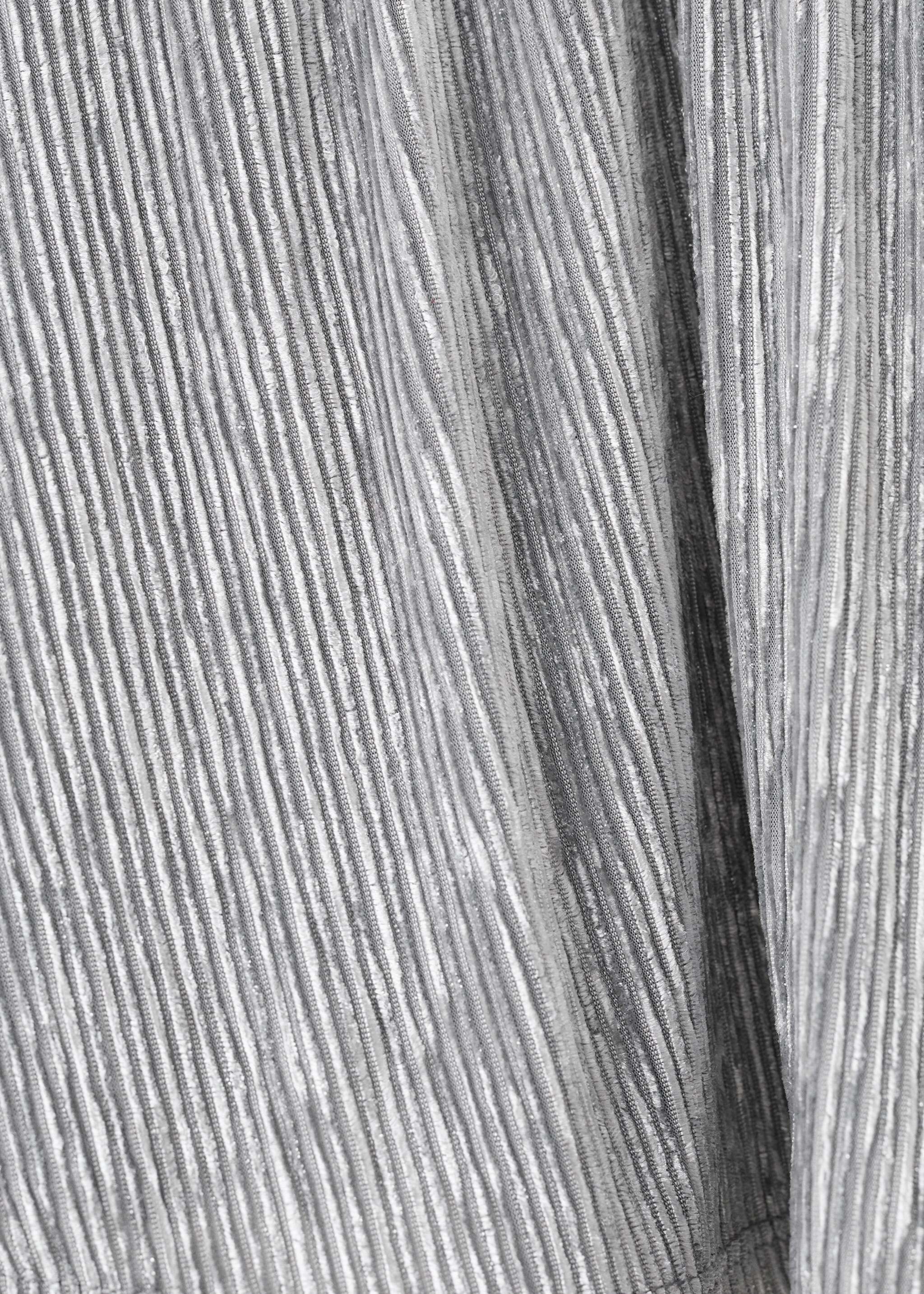 Metallic pleated skirt - Details of the article 8, Charcoal. Ref: 17099095-00.