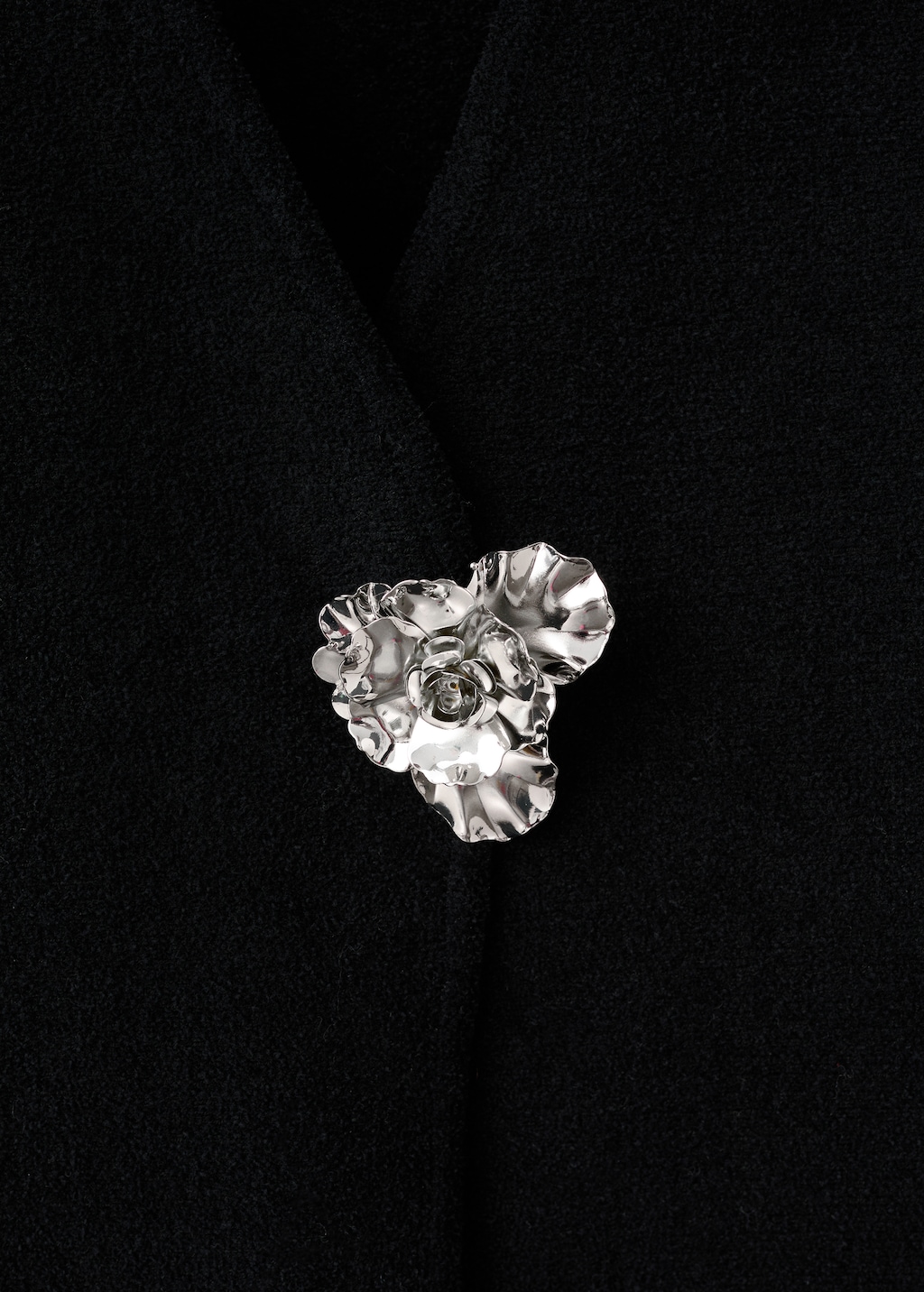 Knitted cardigan with jewel button