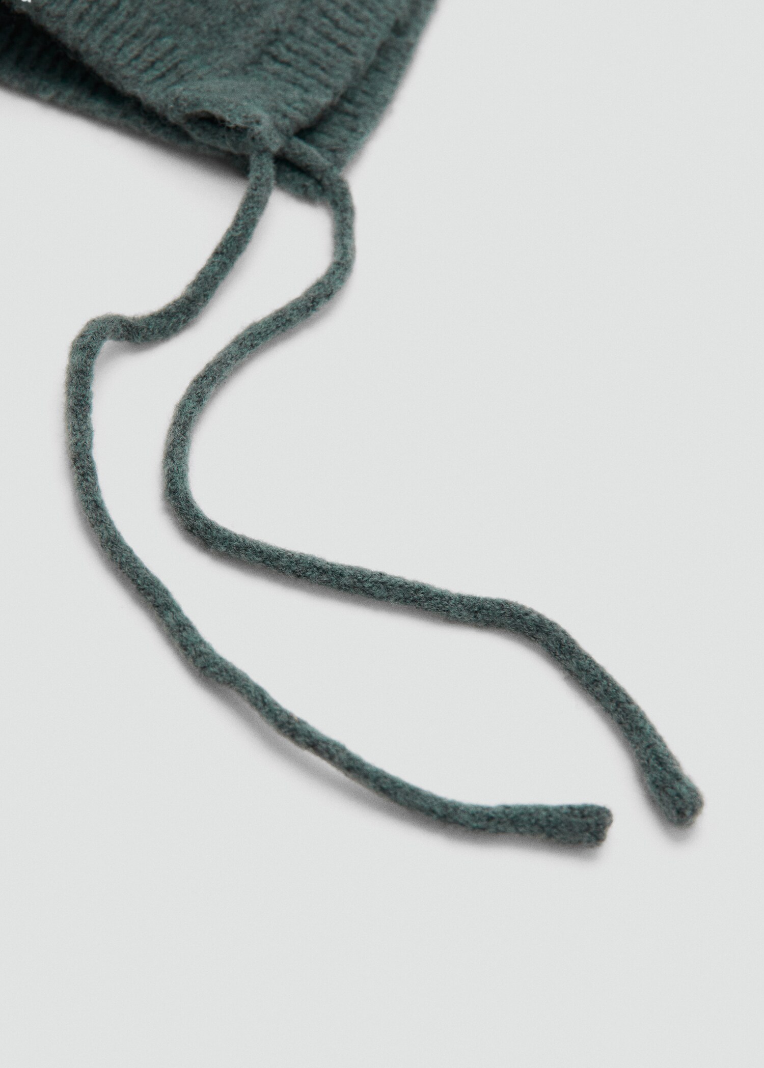 Hat hollyc - Details of the article 1