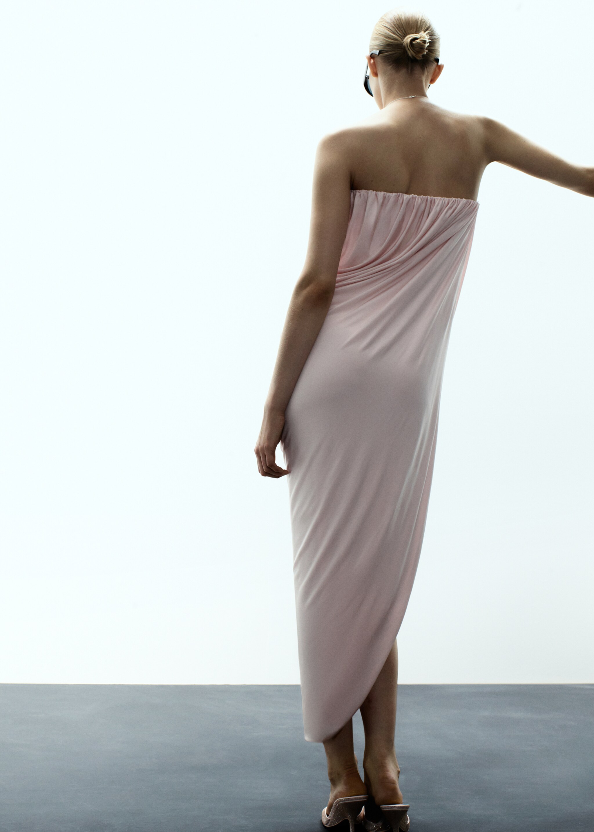 Draped asymmetrical bandeau dress - Reverse of the article, Pastel Pink. Ref: 17099119-00.