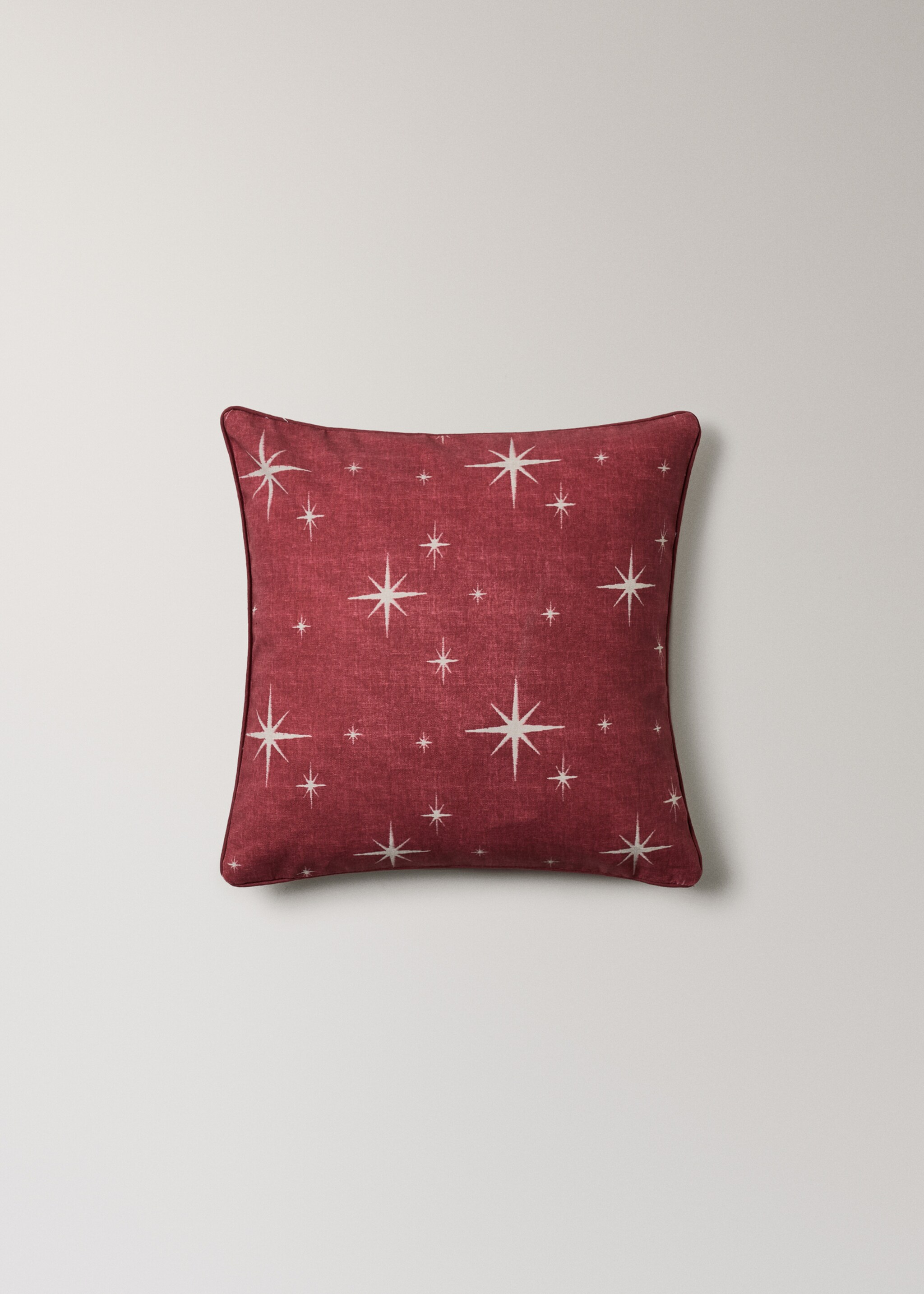 Cotton cushion cover with star print and piping 45x45 cm - Article without model, Red. Ref: 17099121-00.