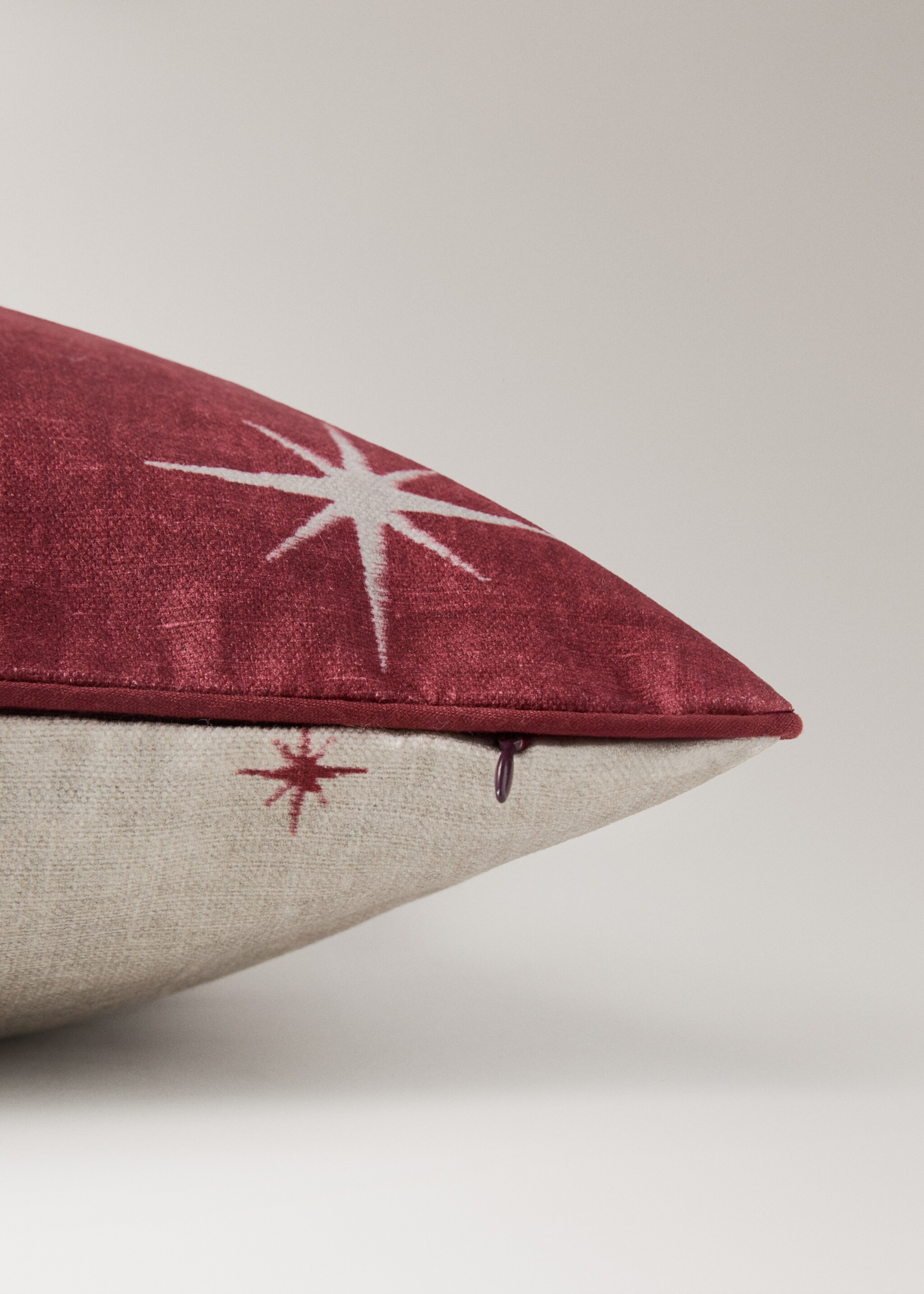 Cotton cushion cover with star print and piping 45x45 cm - Details of the article 2, Red. Ref: 17099121-00.