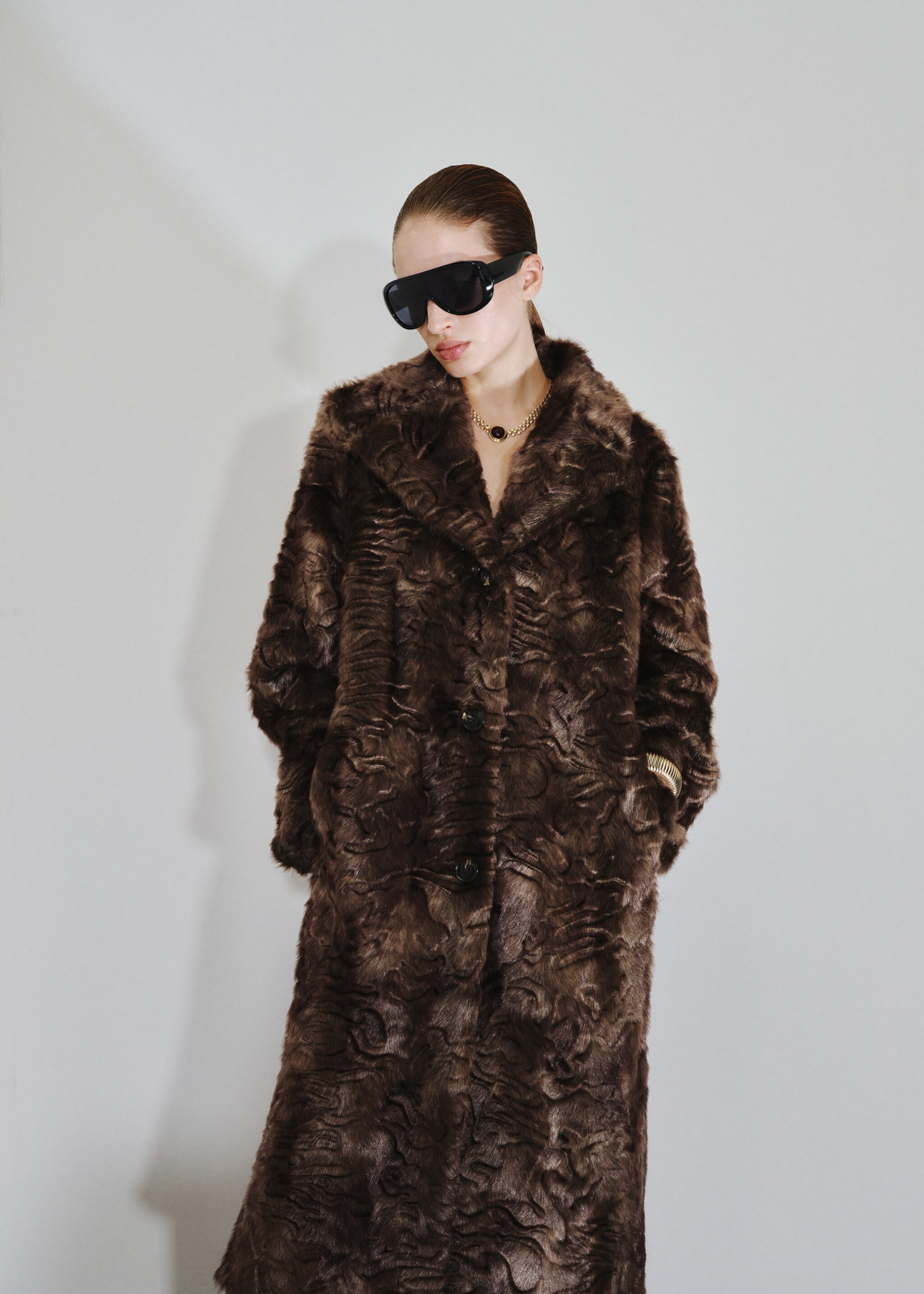 Textured faux fur effect coat - Medium plane, Brown. Ref: 17099205-00.
