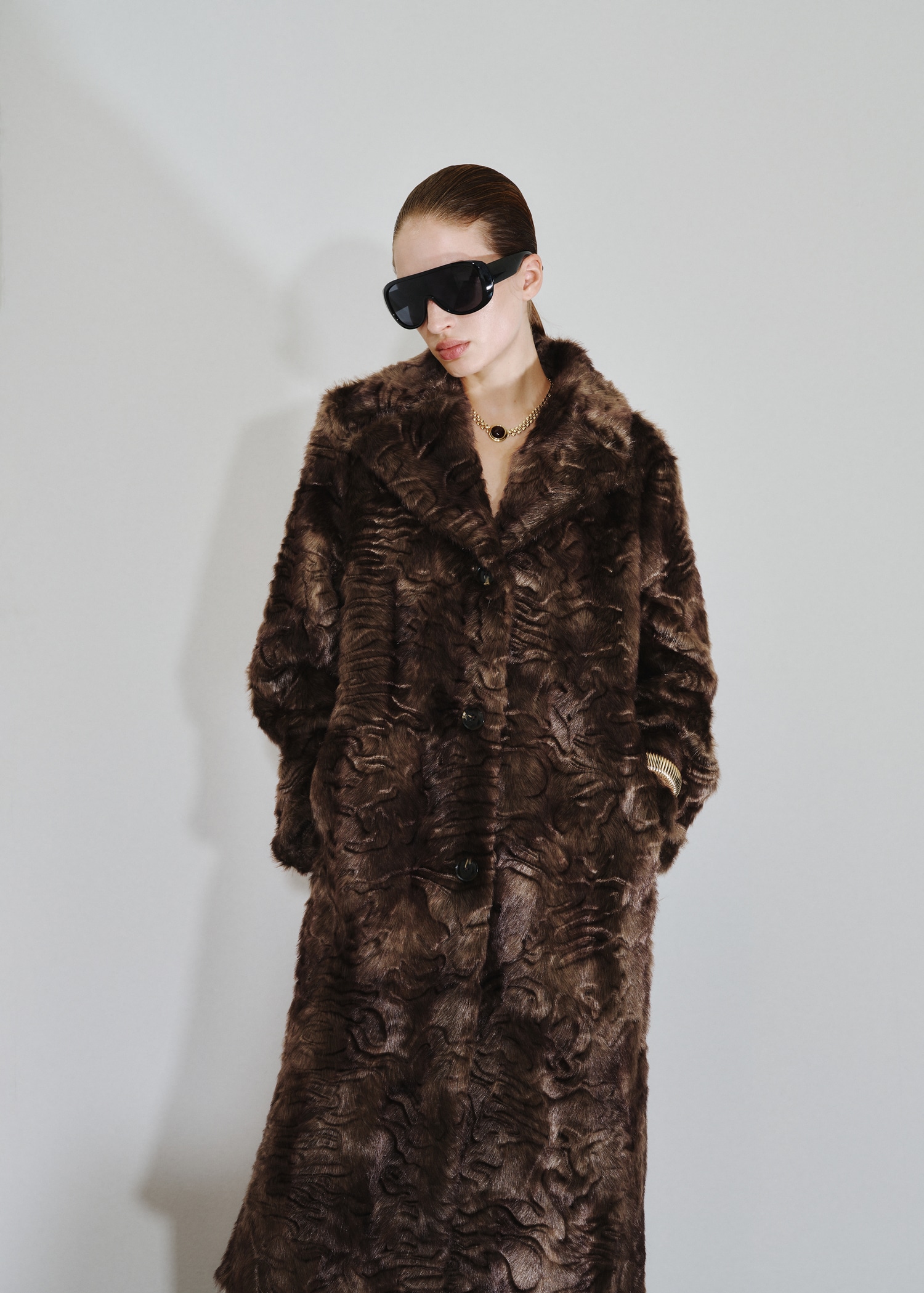 Textured faux fur effect coat - Medium plane