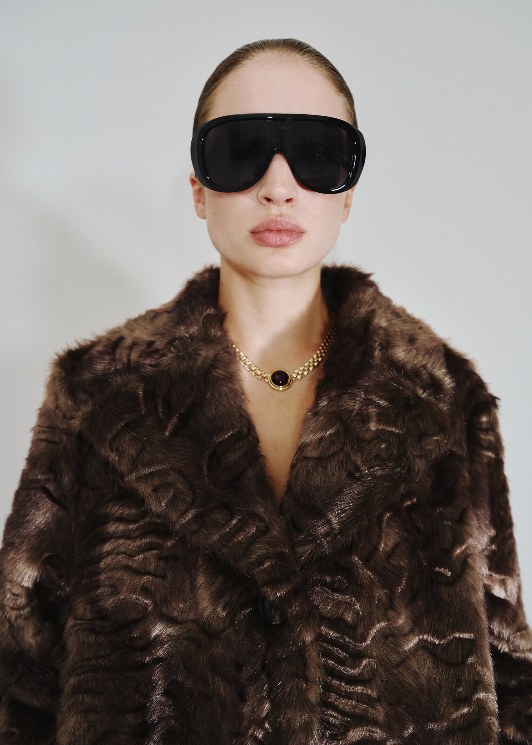 Textured faux fur effect coat - Details of the article 1, Brown. Ref: 17099205-00.