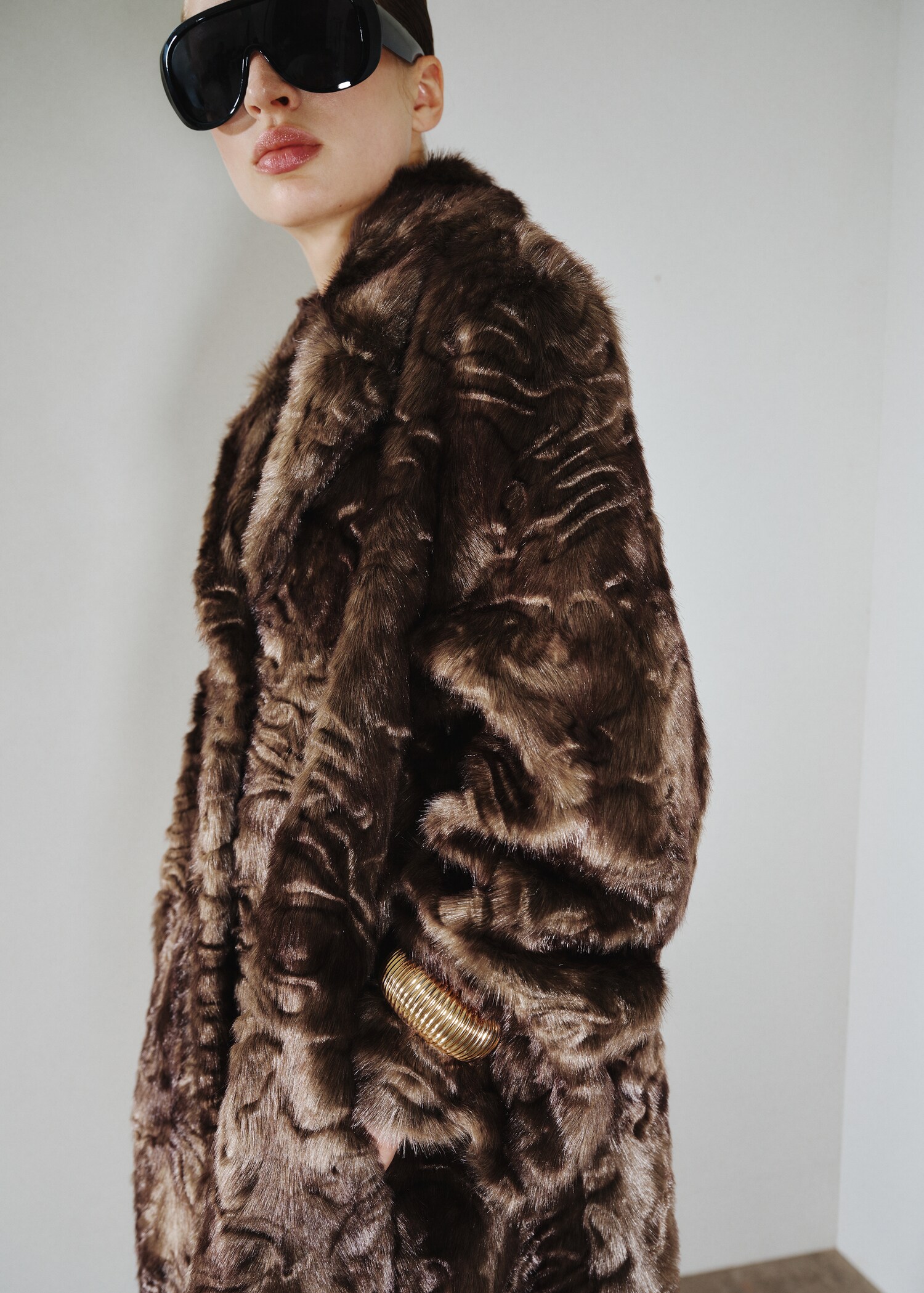 Textured faux fur effect coat - Details of the article 2