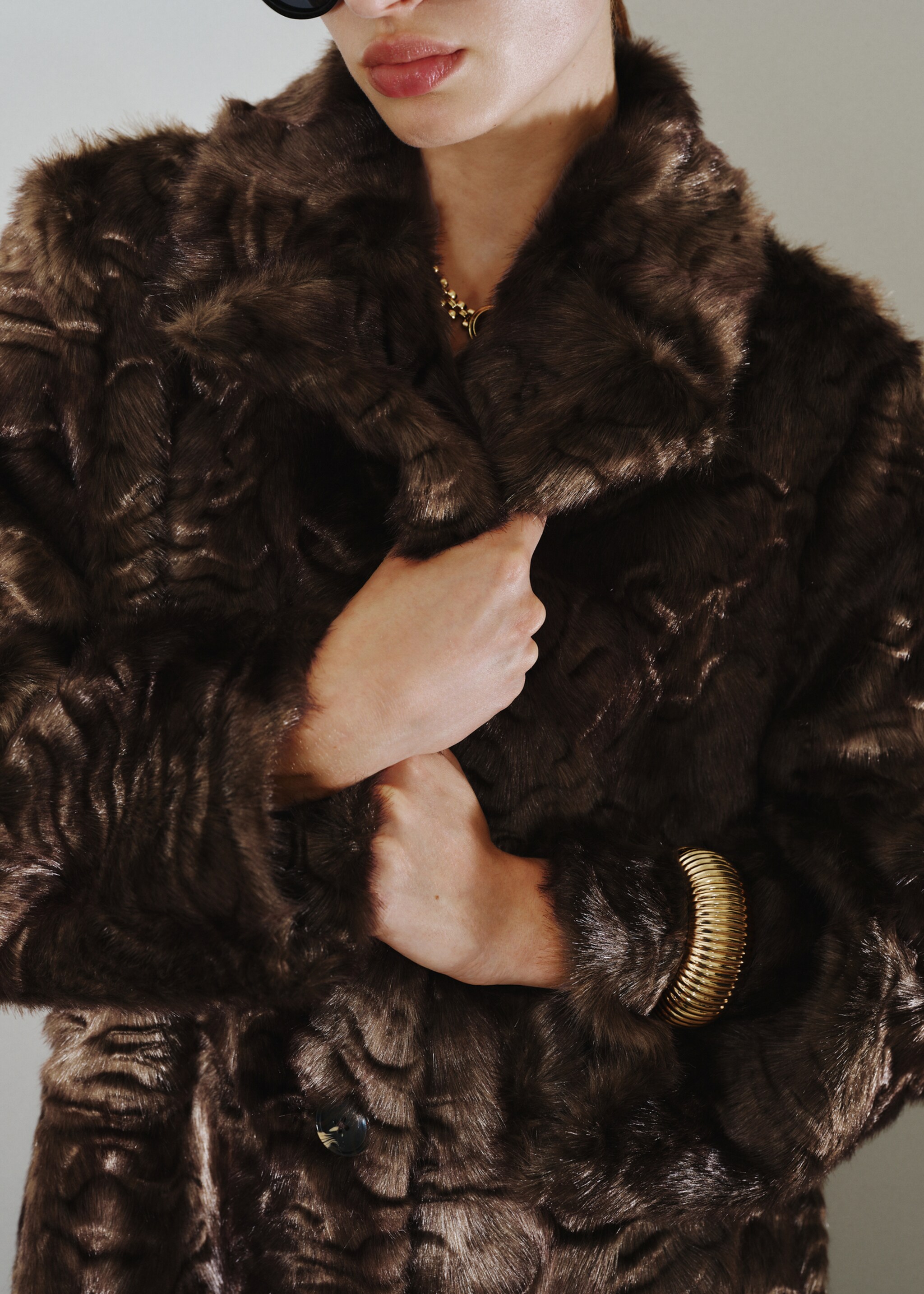 Textured faux fur effect coat - Details of the article 6, Brown. Ref: 17099205-00.