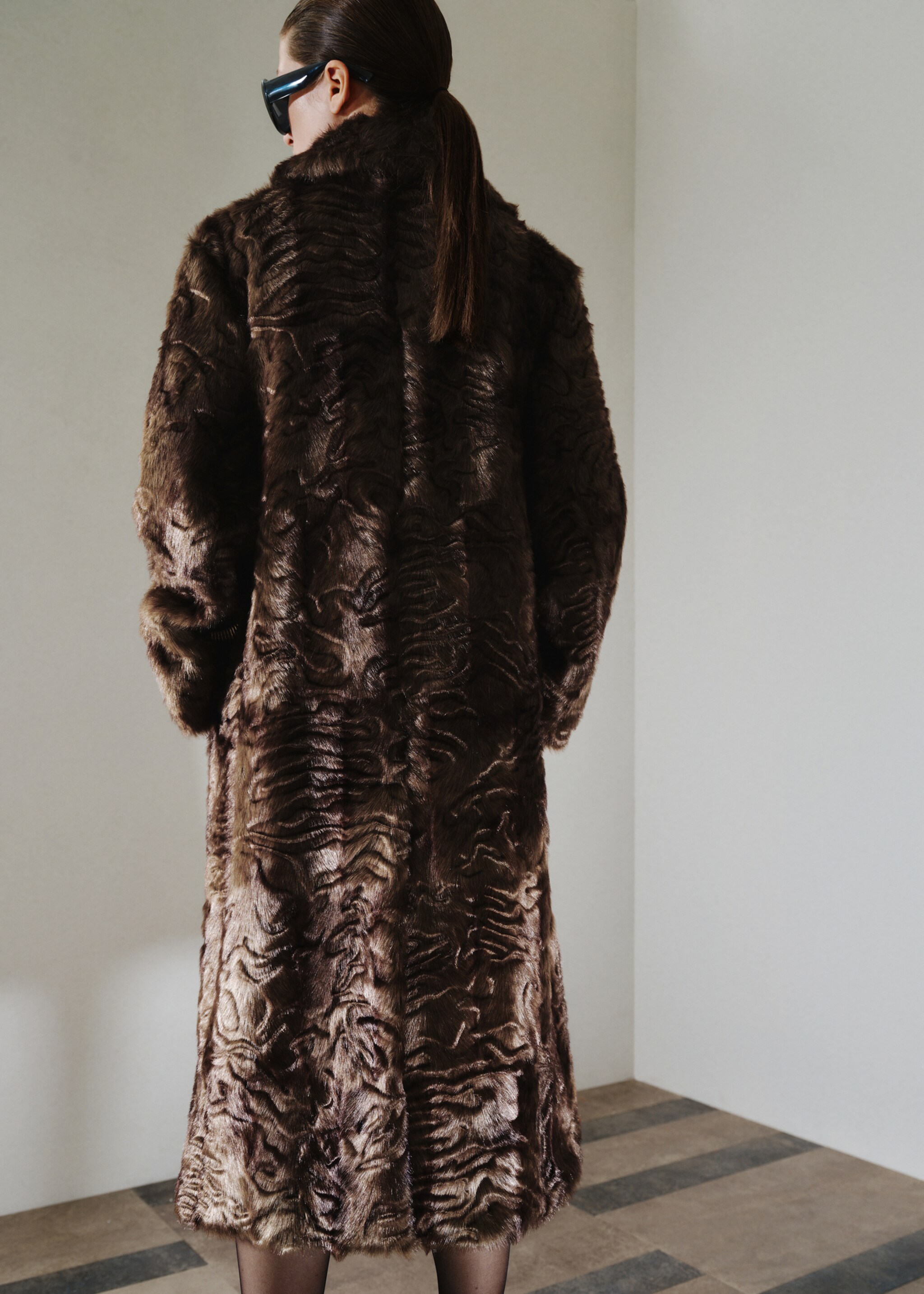 Textured faux fur effect coat - Reverse of the article, Brown. Ref: 17099205-00.