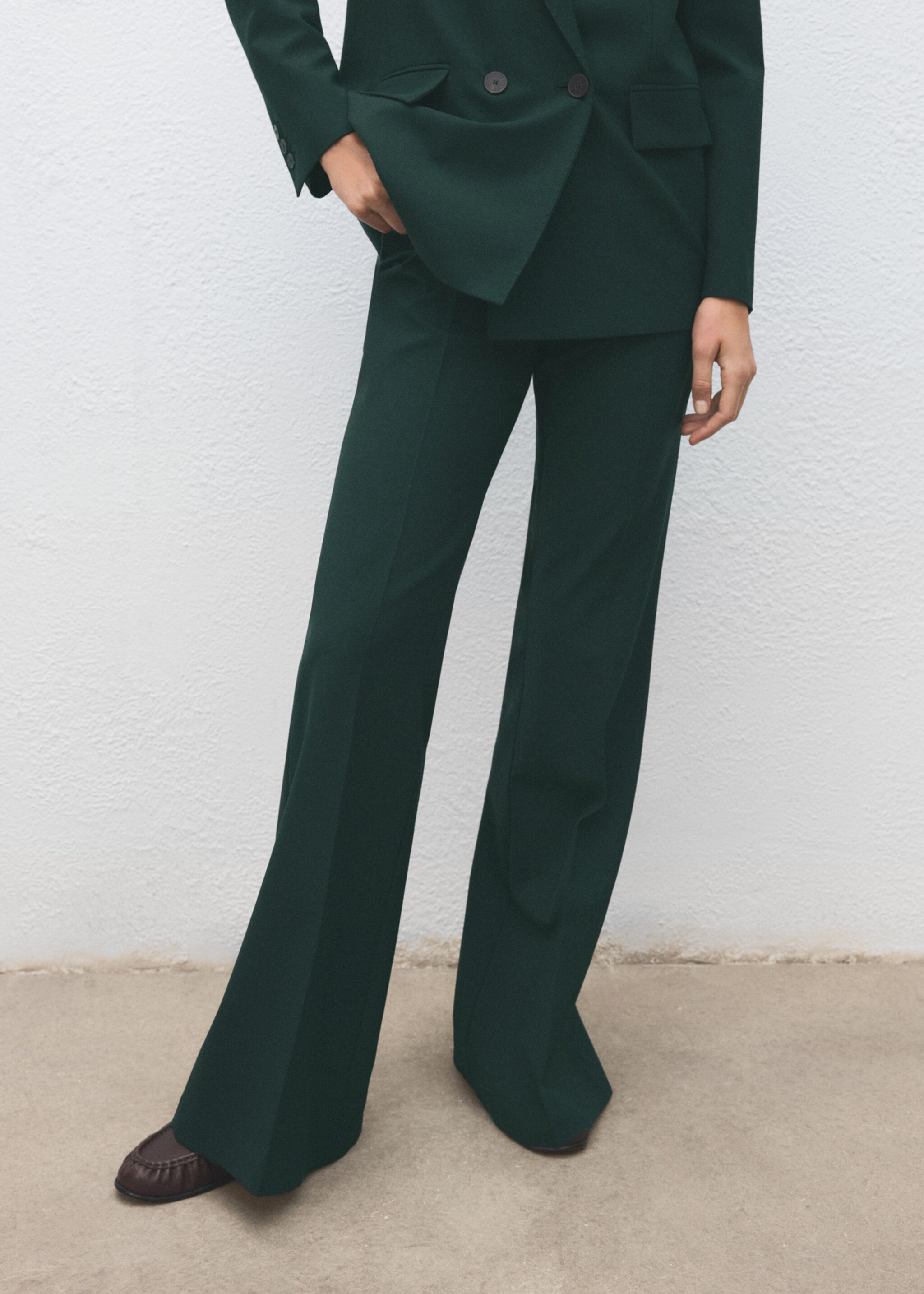 Pantalon de costume flare - Plan moyen, Vert. Ref: 17099210-00.