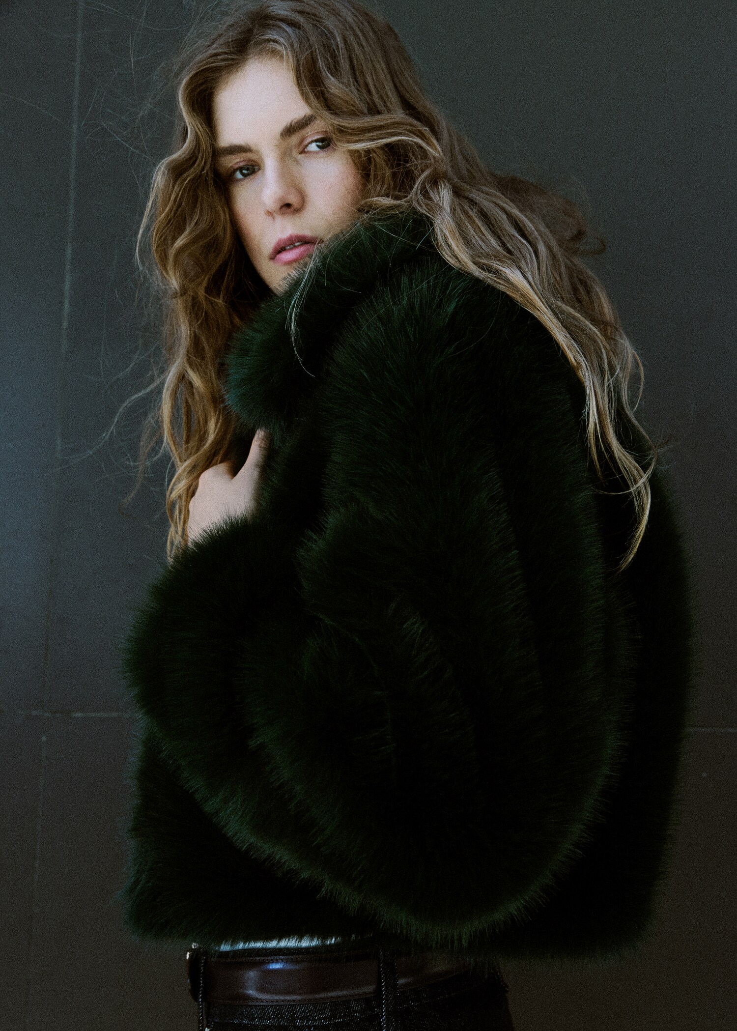 Veste crop fausse fourrure - Détail de l'article 1
