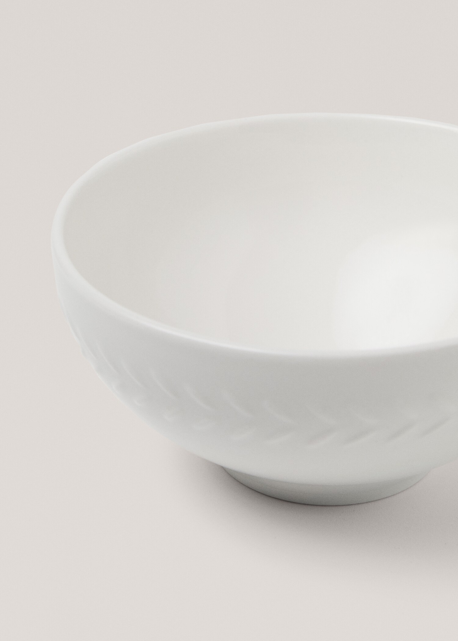Stoneware bowl with herringbone relief - Details of the article 1