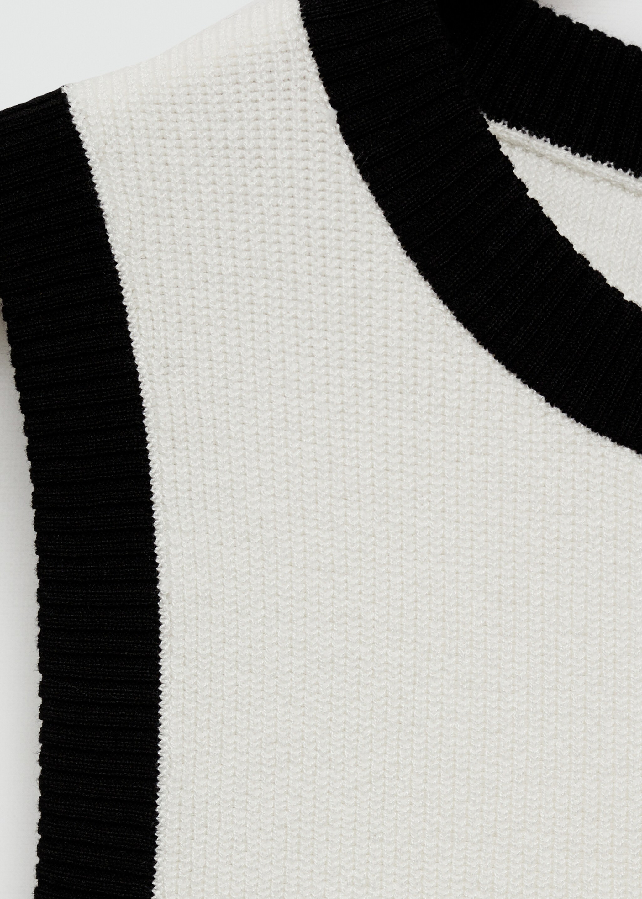 Knitted top with contrasting piping - Details of the article 8