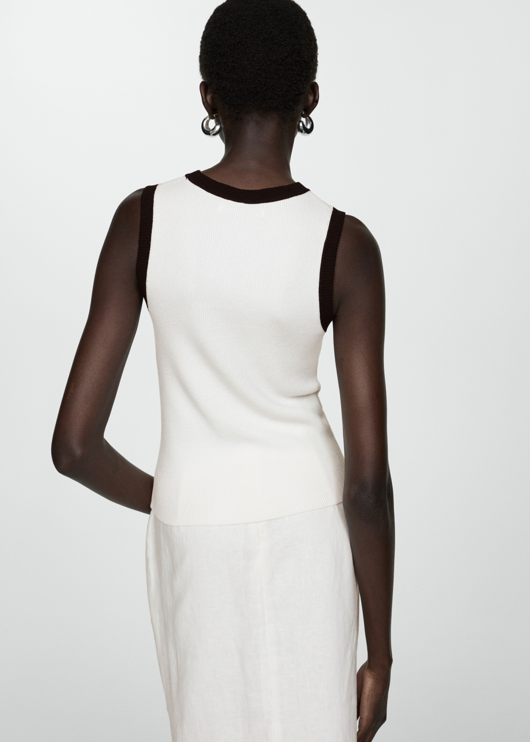 Knitted top with contrasting piping - Reverse of the article