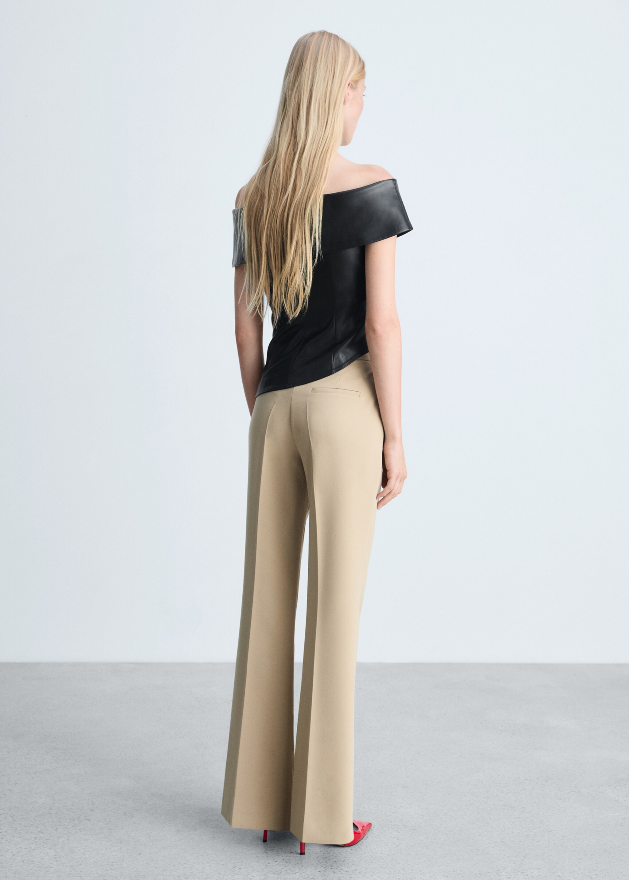 Leather-effect top with open shoulders - Reverse of the article, Black. Ref: 17167122-00.