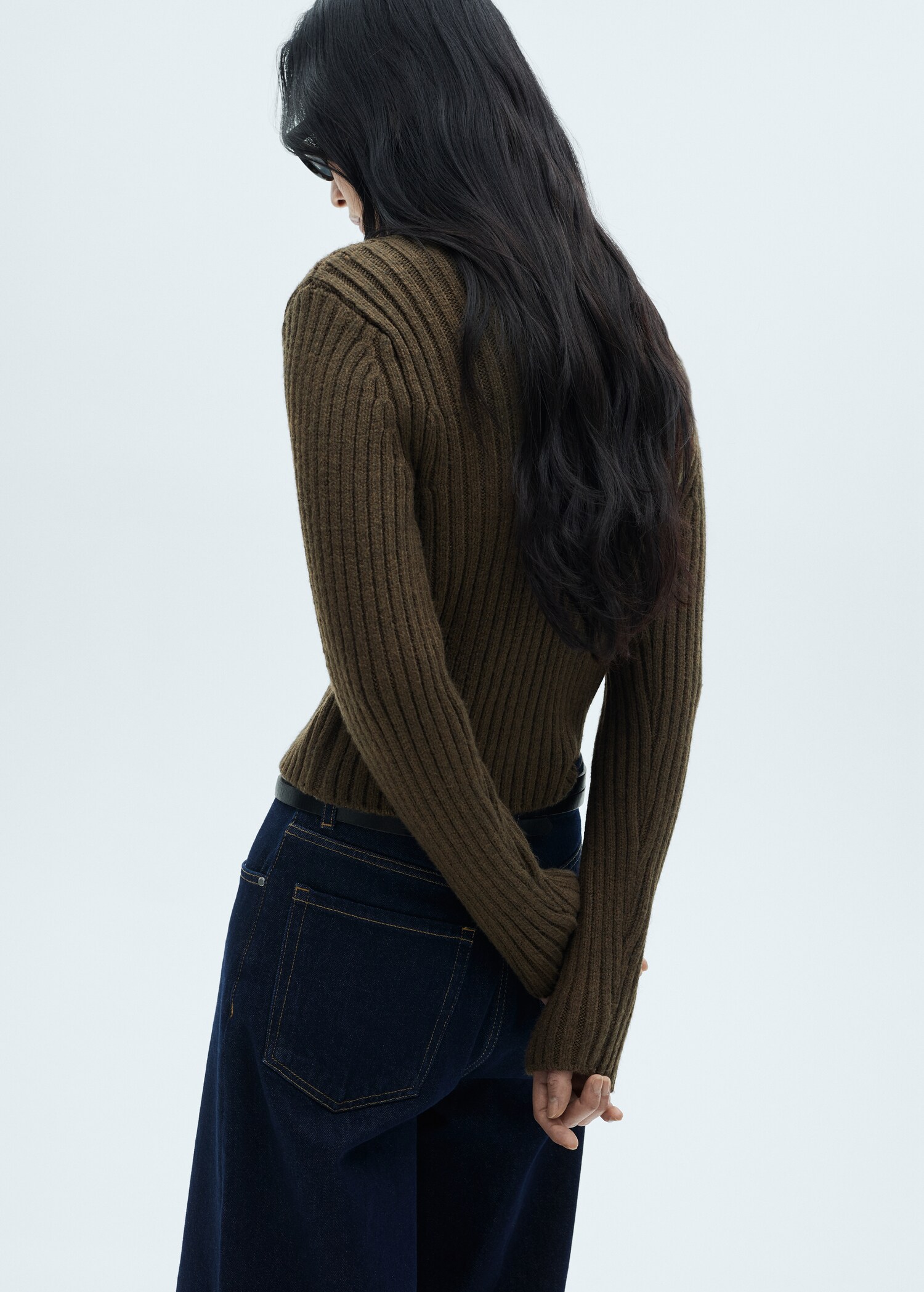 V-neck ribbed cardigan - Reverse of the article