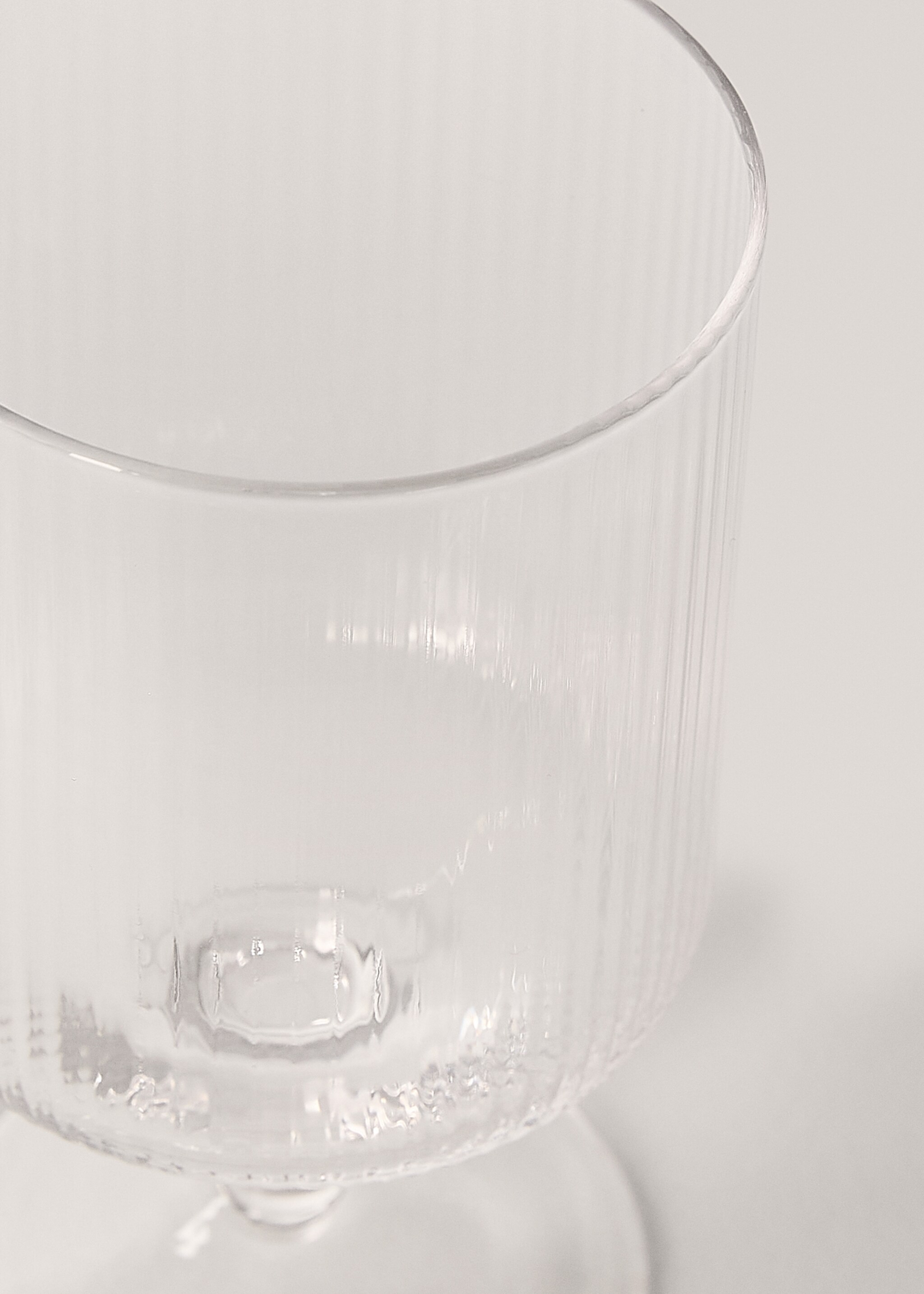 Verre à pied en verre lignes - Détail de l'article 1