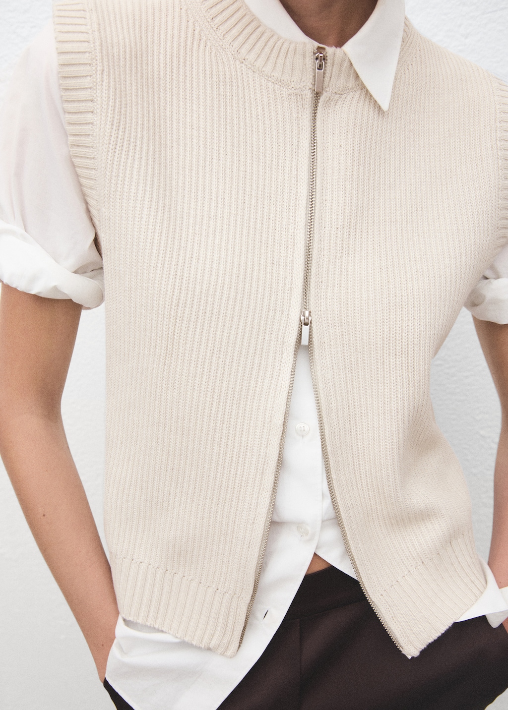 Knitted vest with zip