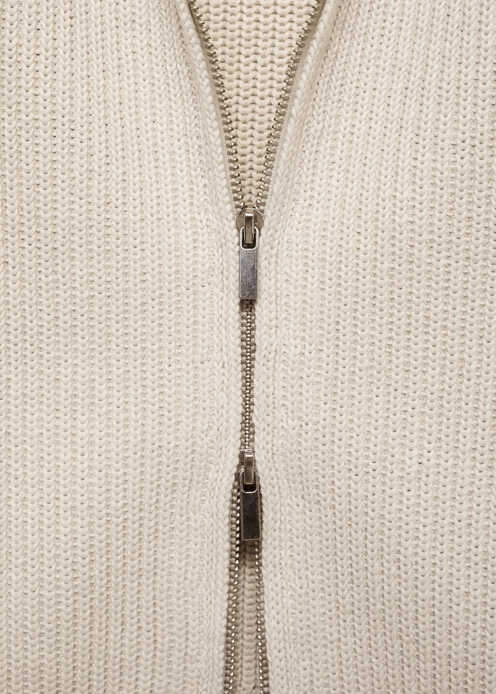 Knitted vest with zip