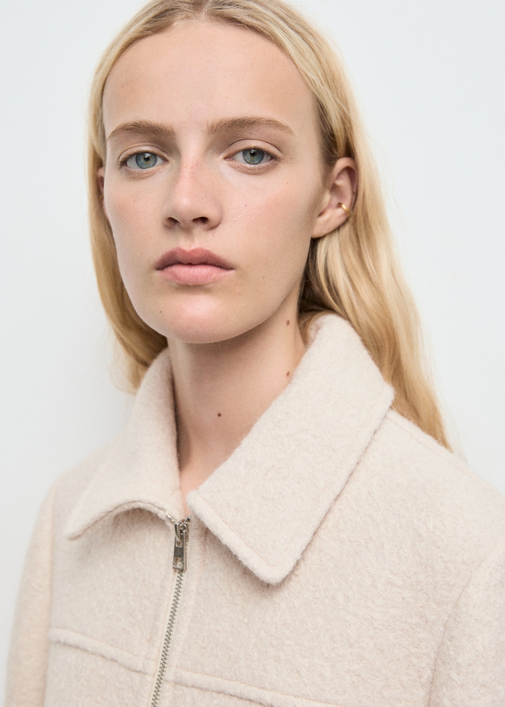 Wool jacket with pockets