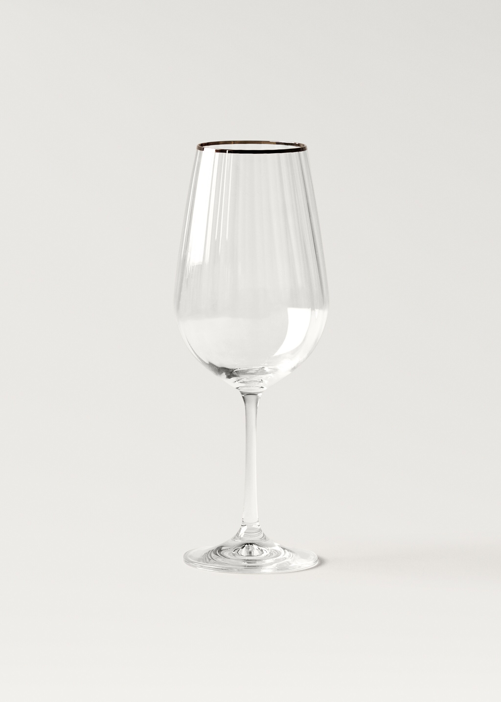 Verre à pied en cristal relief rayures - Article sans modèle