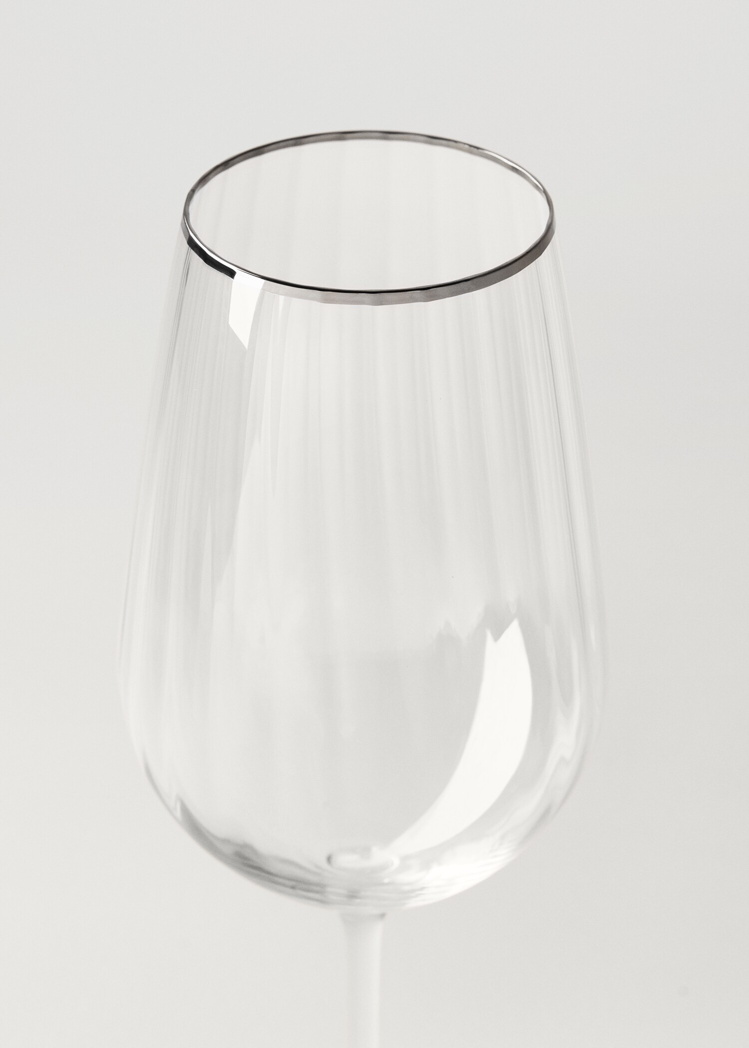 Glass cup with embossed stripes - Details of the article 1