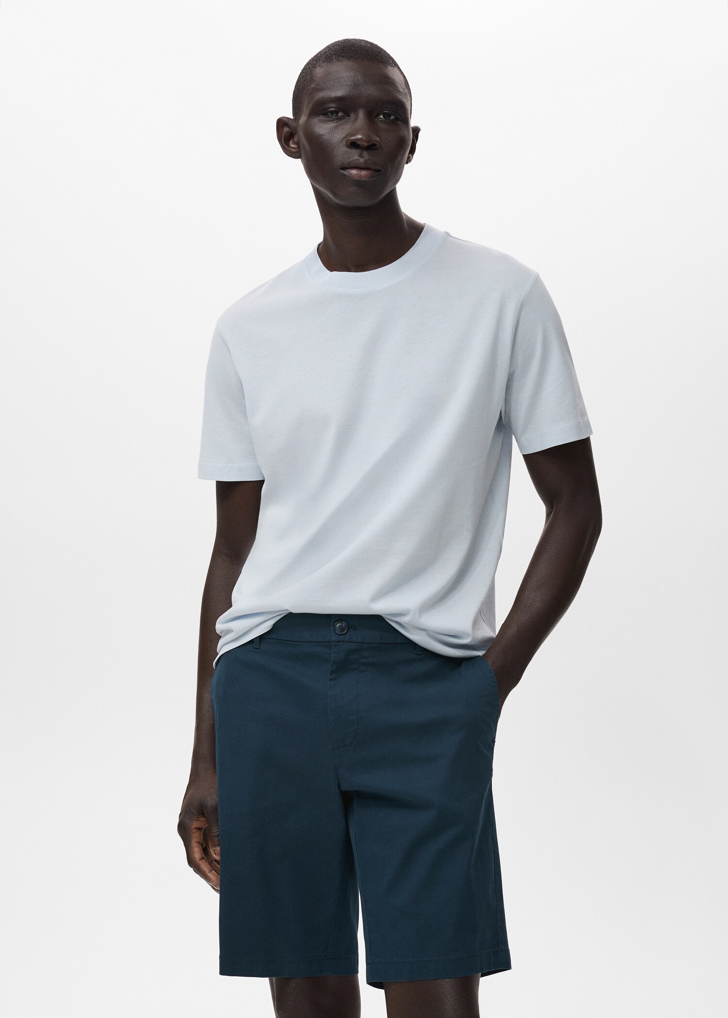 Slim-Fit-T-Shirt aus 100 % Baumwolle - Mittlere Ansicht