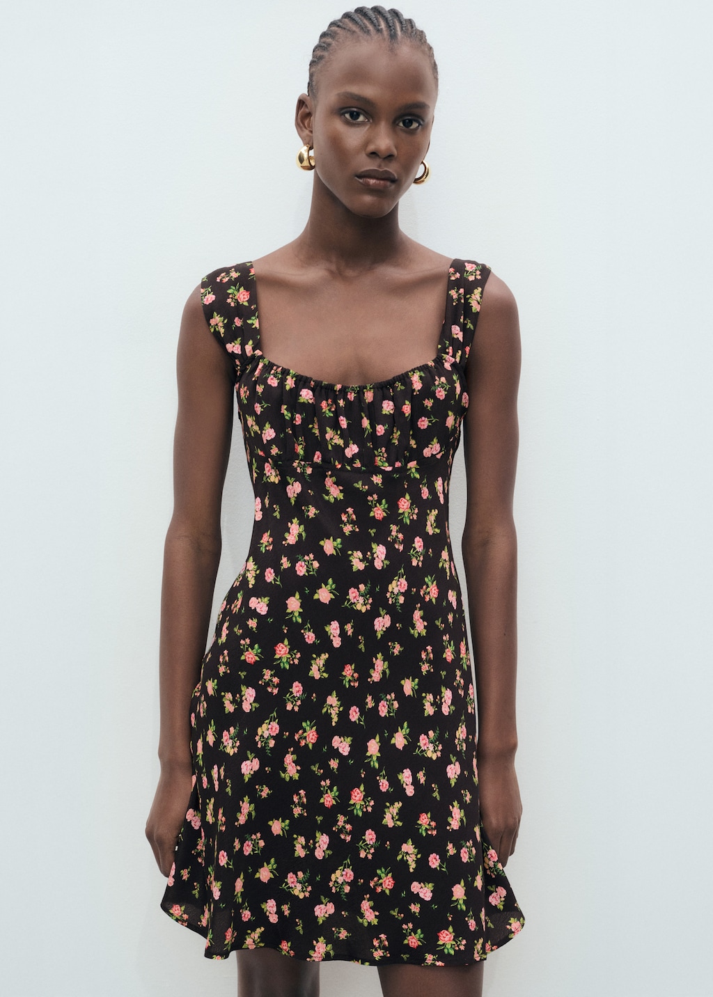 Vestido corto escote fruncido