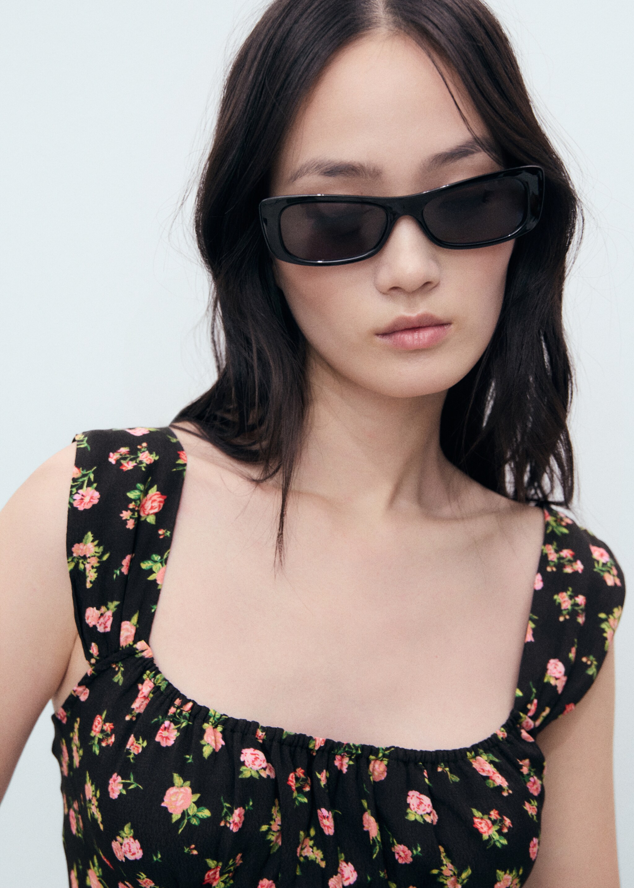 Short dress with ruched neckline - Details of the article 1